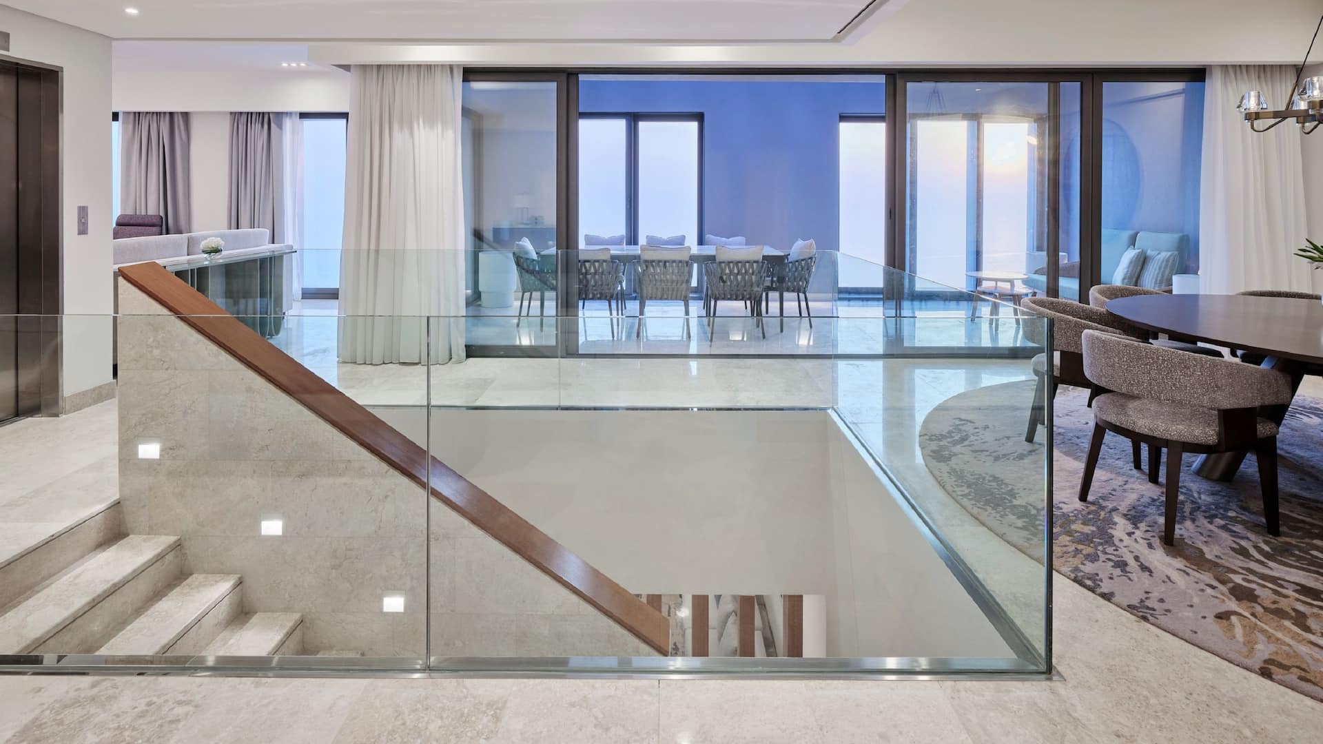 第 1，共 10 Palatial four-bedroom duplex with private elevator and panoramic sea views at Grand Hyatt Kuwait Residences