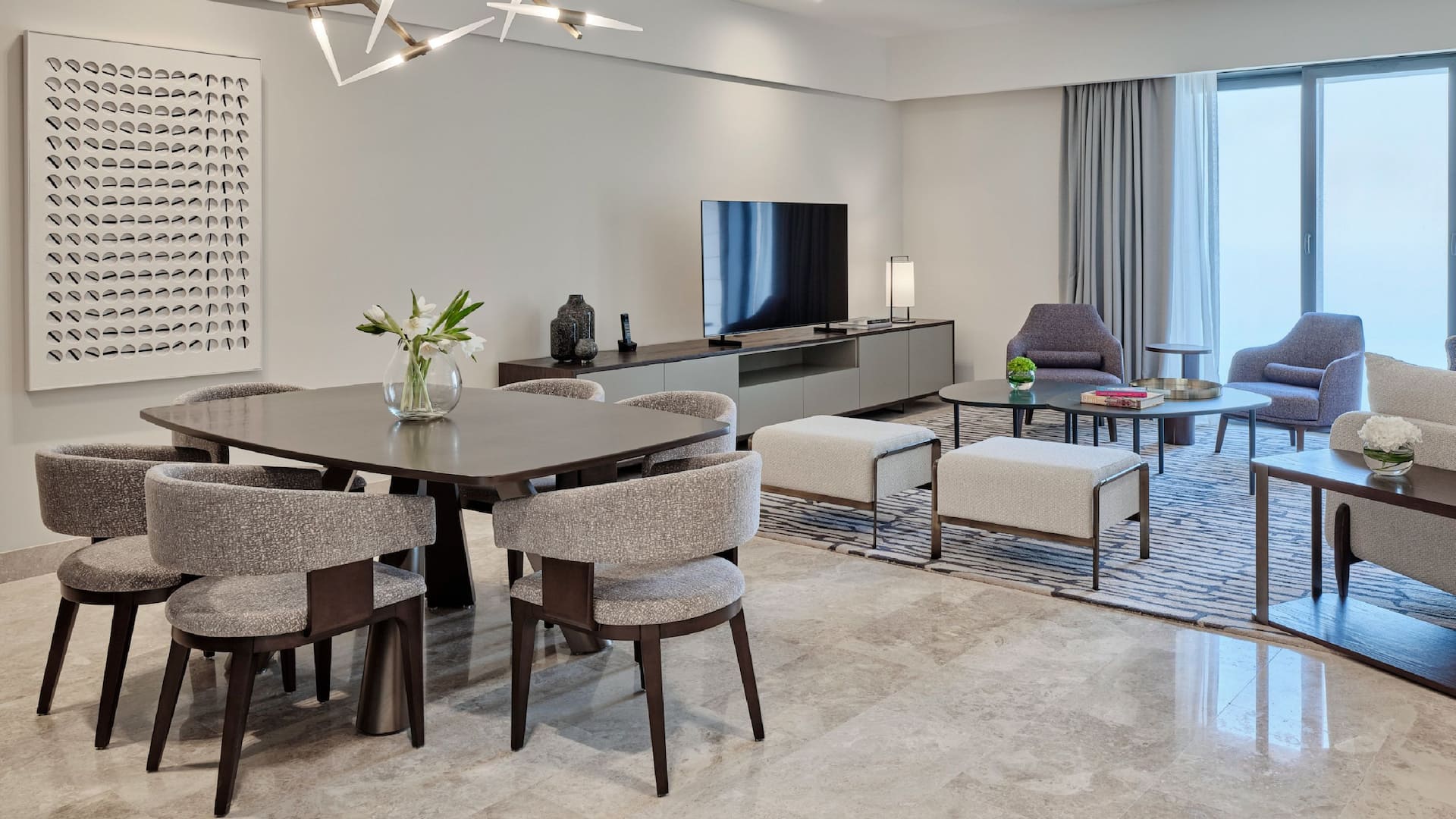 第 1，共 5 Luxurious three-bedroom apartments at Grand Hyatt Kuwait Residences with custom furnishings and sea views