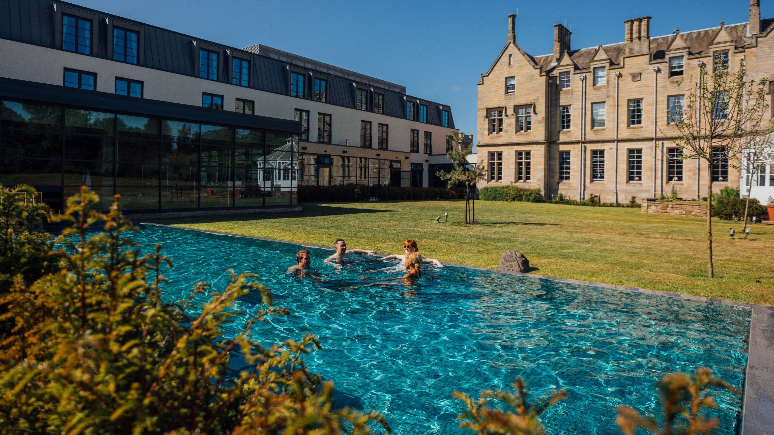 SCHLOSS Roxburghe Friends Spa Pool Close