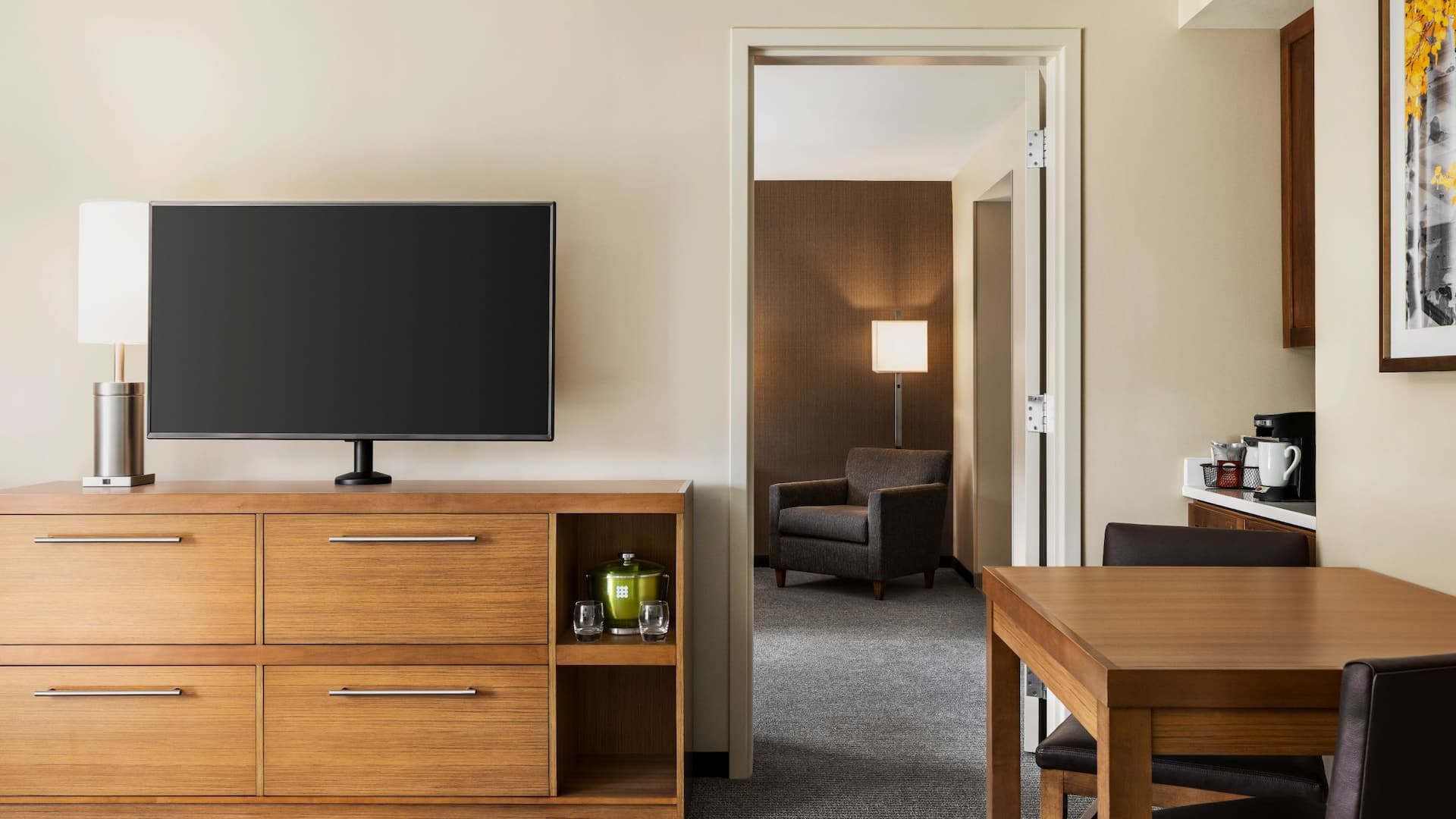 Hyatt Place Keystone / Dillon King Suite Desk View