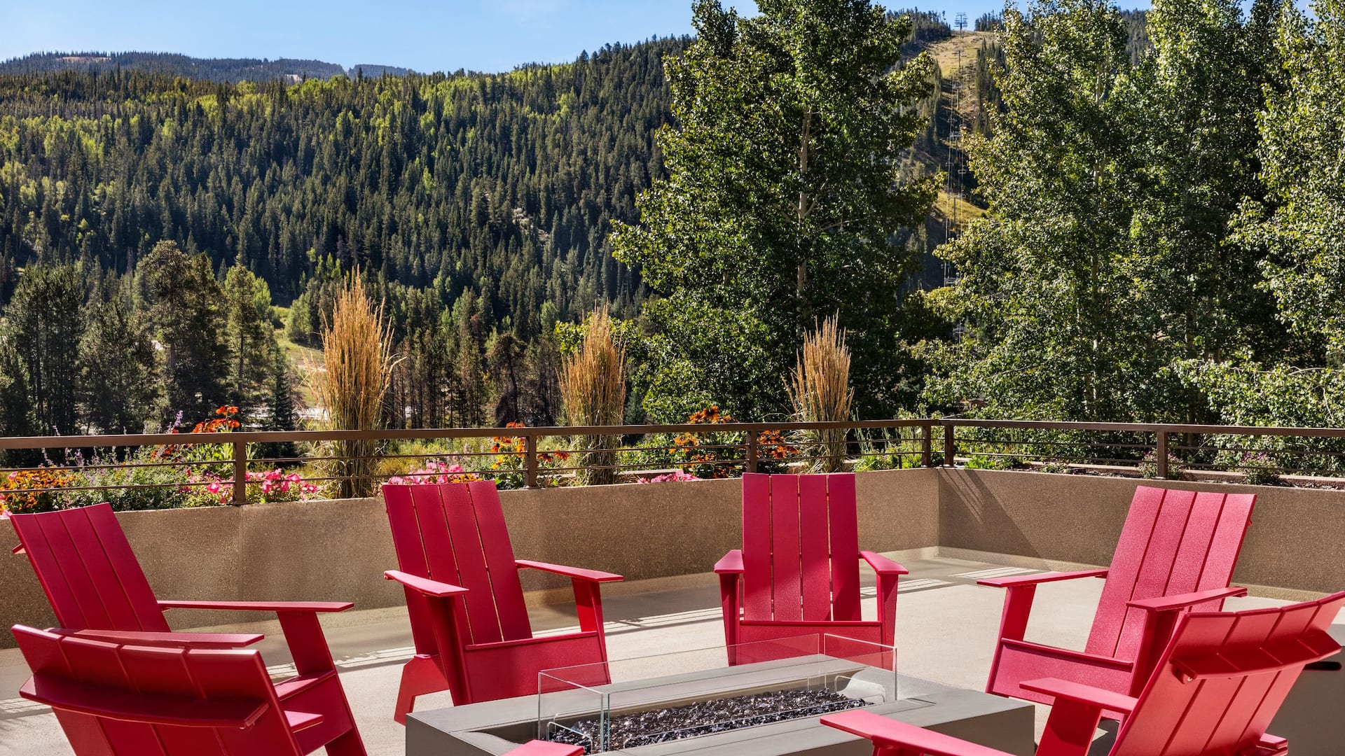 Hyatt Place Keystone / Dillon Outdoor Firepit Seating Area