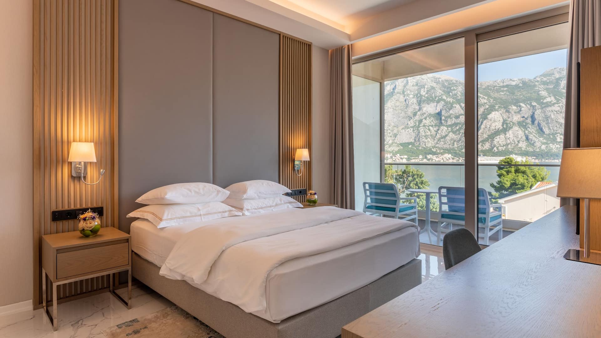 4 de 6 Hyatt Regency Kotor Bay Resort One King Bed Deluxe Bed