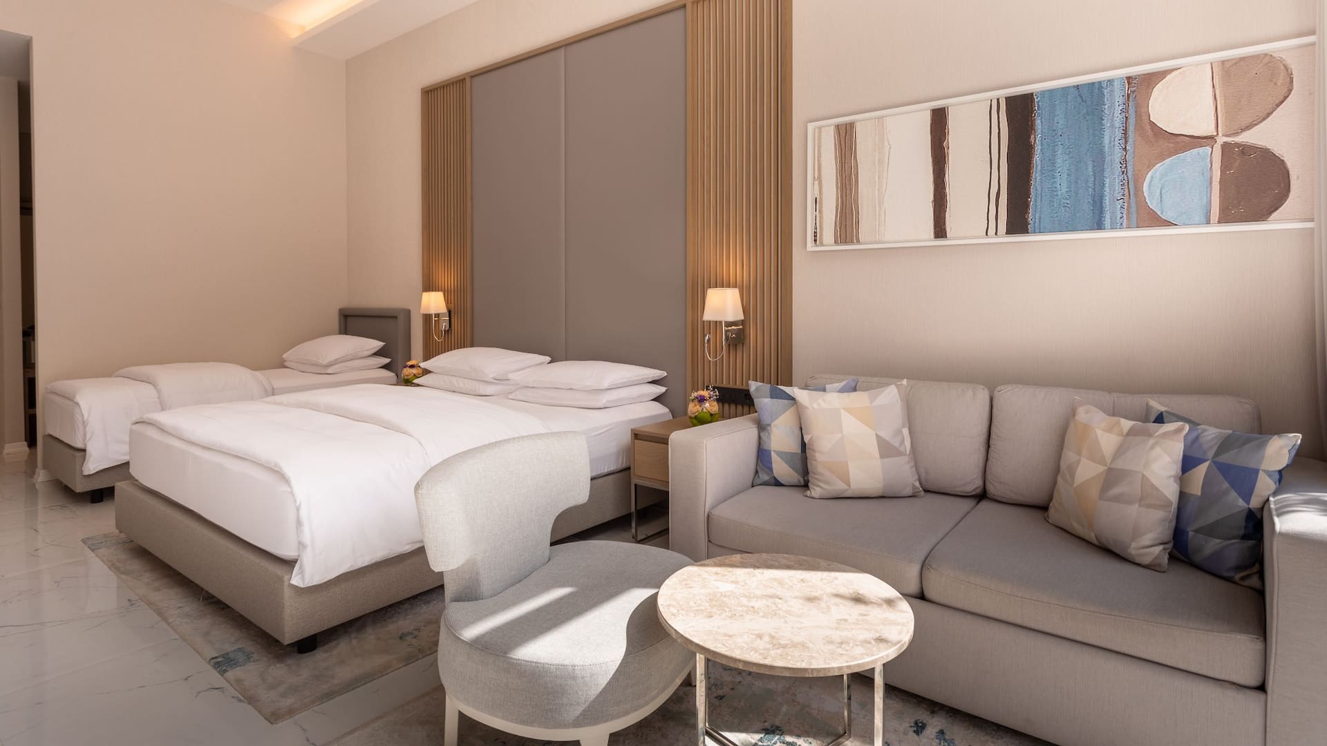 3 de 5 Hyatt Regency Kotor Bay Resort One King One Twin Sitting Sleeping Area