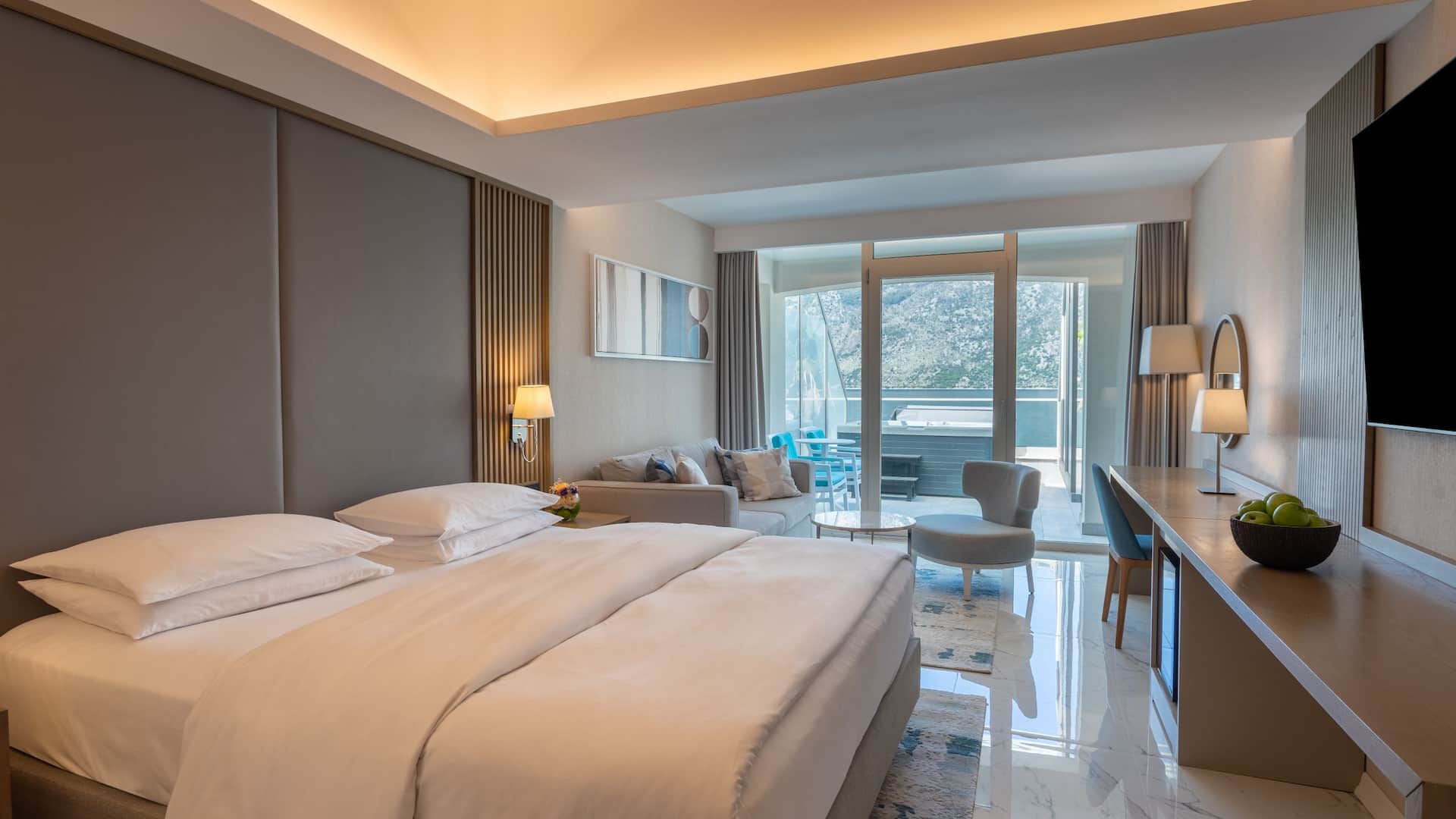 1 de 5 Stylish sea-view room at Hyatt Regency Kotor Bay featuring a king bed, cozy sitting area, and private terrace with a hot tub.