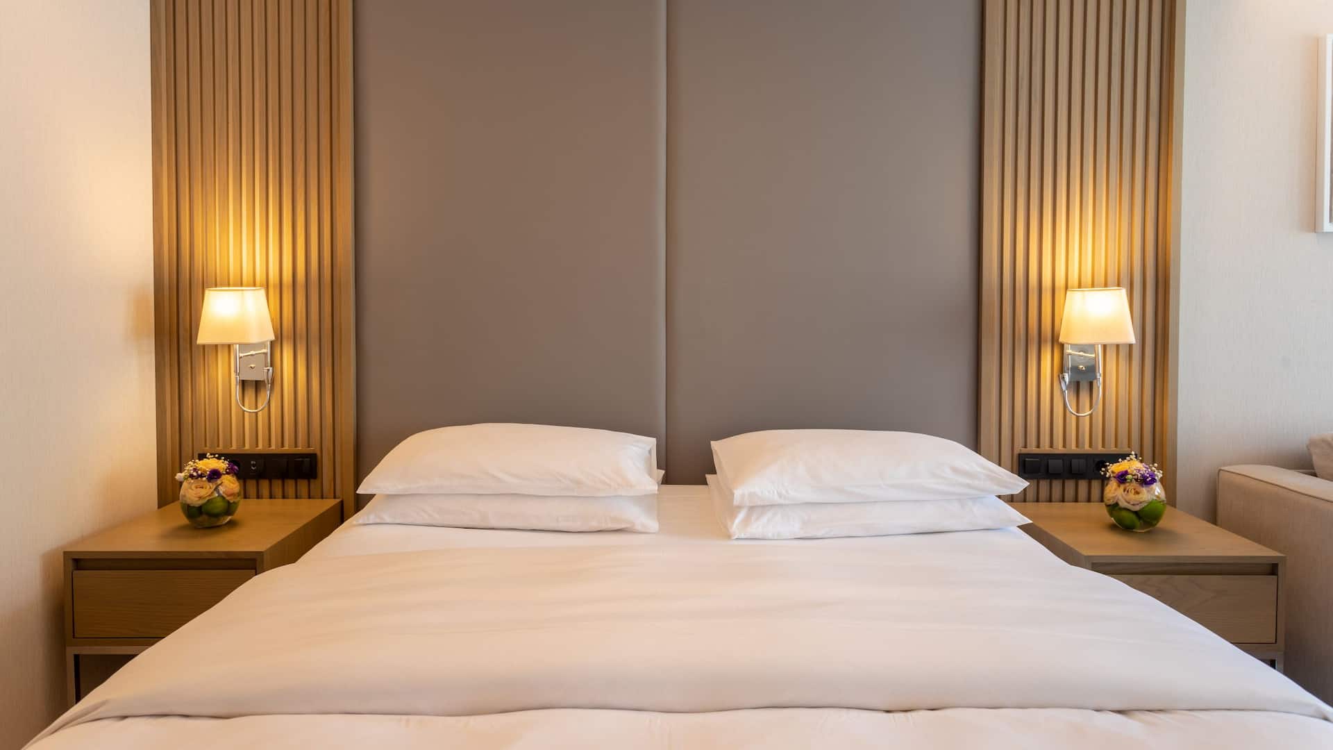 2 de 5 Hyatt Regency Kotor Bay Resort King Seaview Hot Tub Deluxe Bed Detail