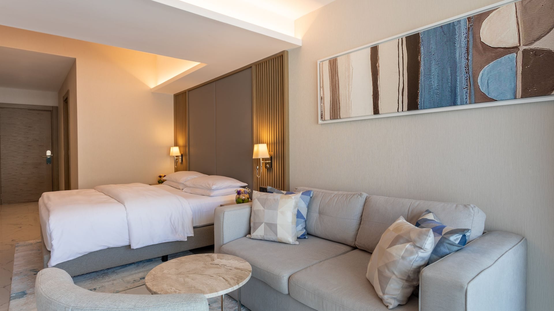 3 de 5 Hyatt Regency Kotor Bay Resort King Seaview Hot Tub Deluxe Living Room