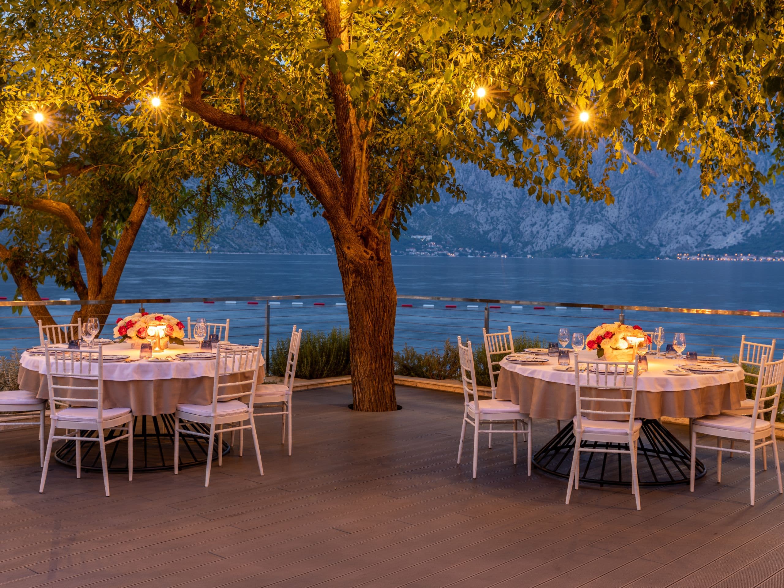 Hyatt Regency Kotor Bay Resort - Entdecken Sie unsere einzigartigen Locations: das Lighthouse Restaurant, OLE! Beach & Bar und die BLISS Pool Bar.