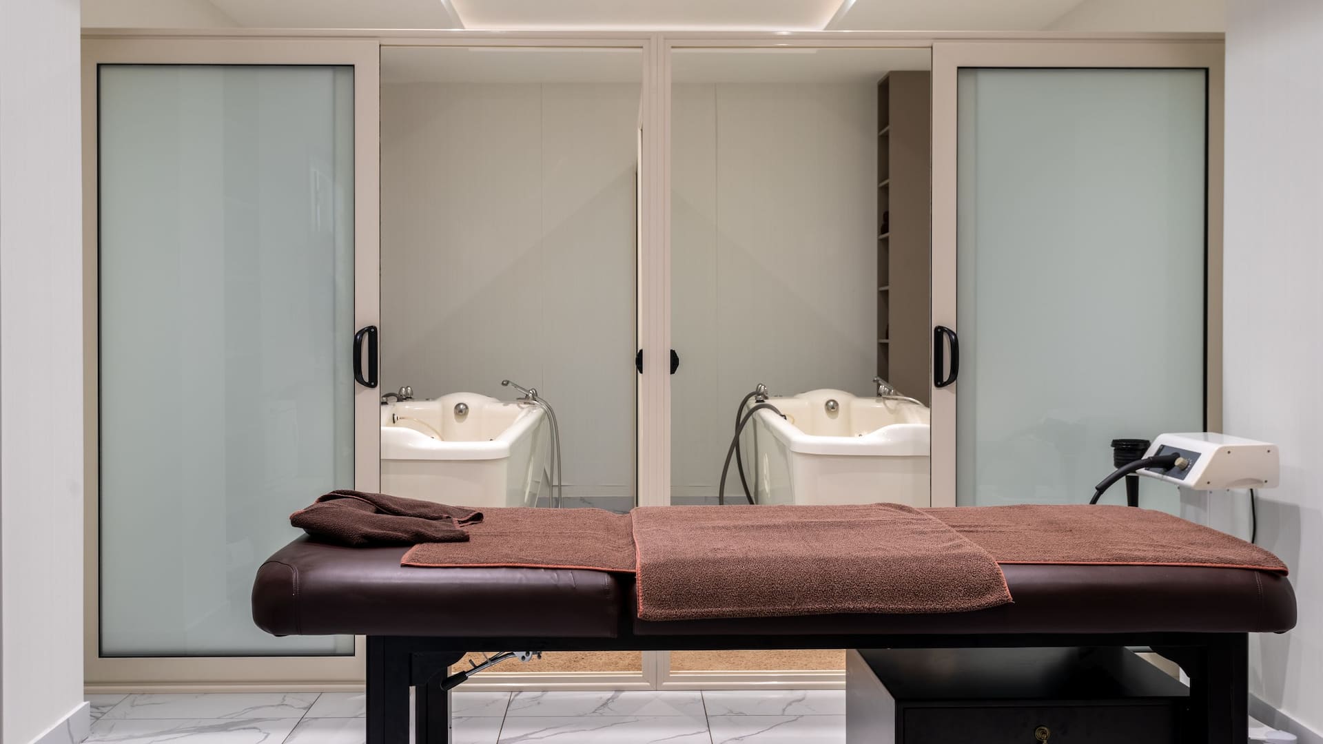 Hyatt Regency Kotor Bay Resort Vrmac Hw Massage Table
