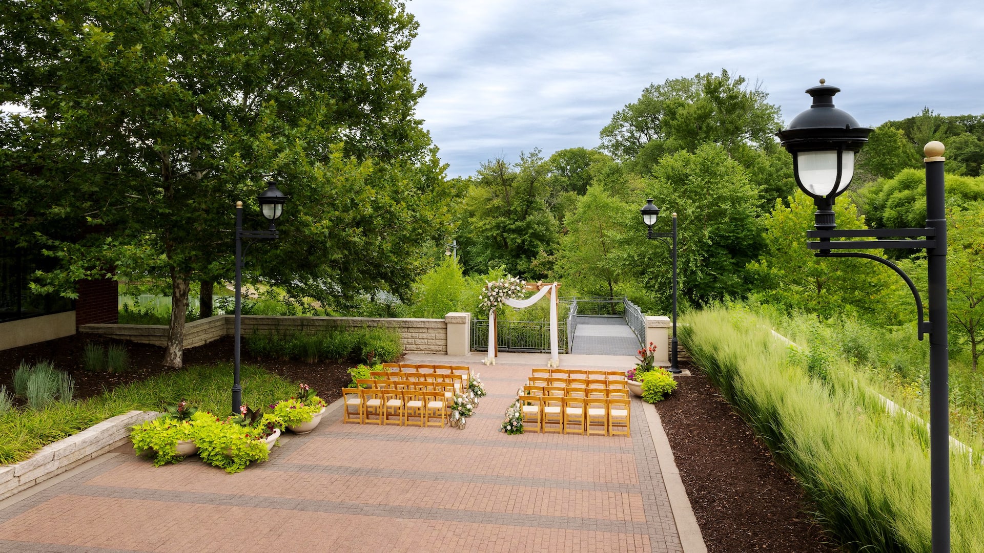 Hyatt Regency Coralville Hotel & Conference Center South Terrace Wedding