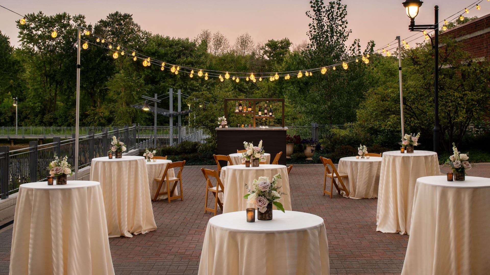 Hyatt Regency Coralville Hotel & Conference Center Cocktail Hour Tables