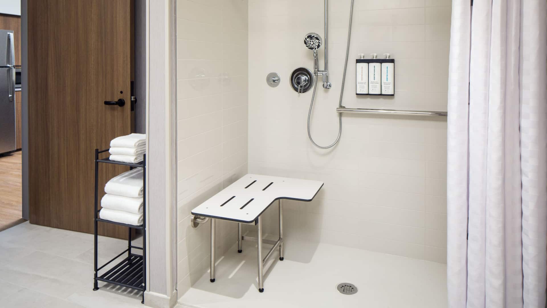 第 4，共 4 Hyatt Place Boise / Meridian Suite Accessible Shower