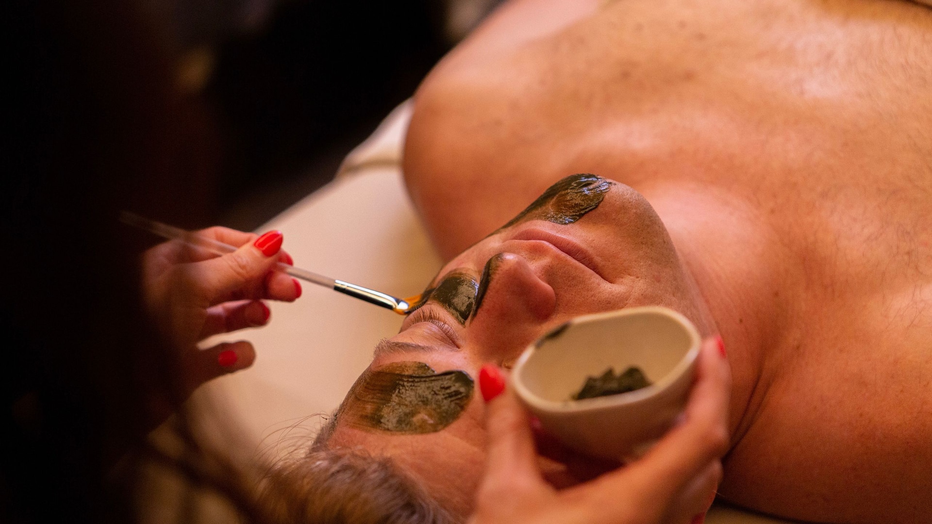 Hyatt Regency Lake Washington at Seattle's Southport Facial