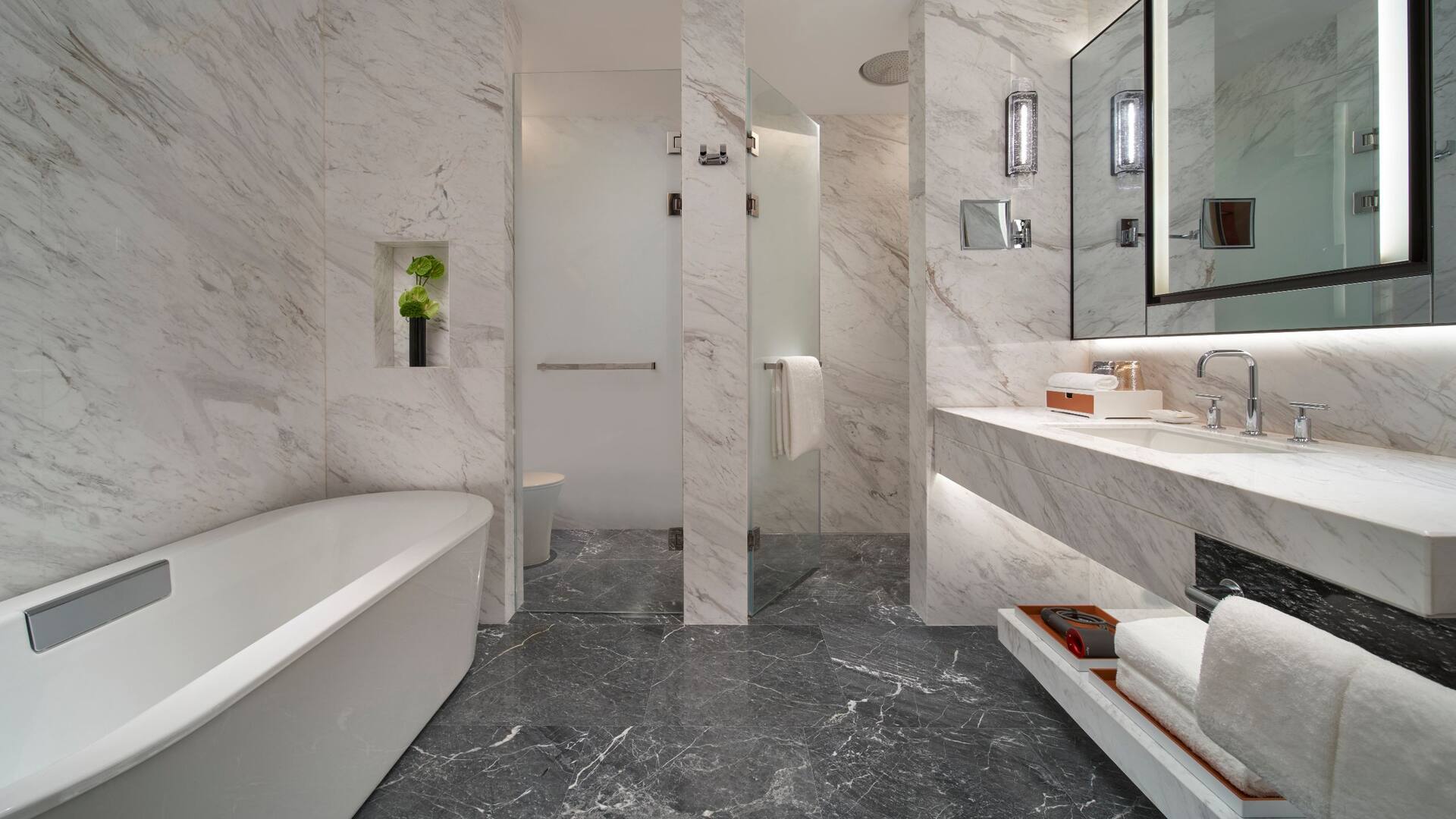4 of 4 Hyatt Regency Changshu Kuncheng Lake Two King Deluxe Lake View Suite Bathroom