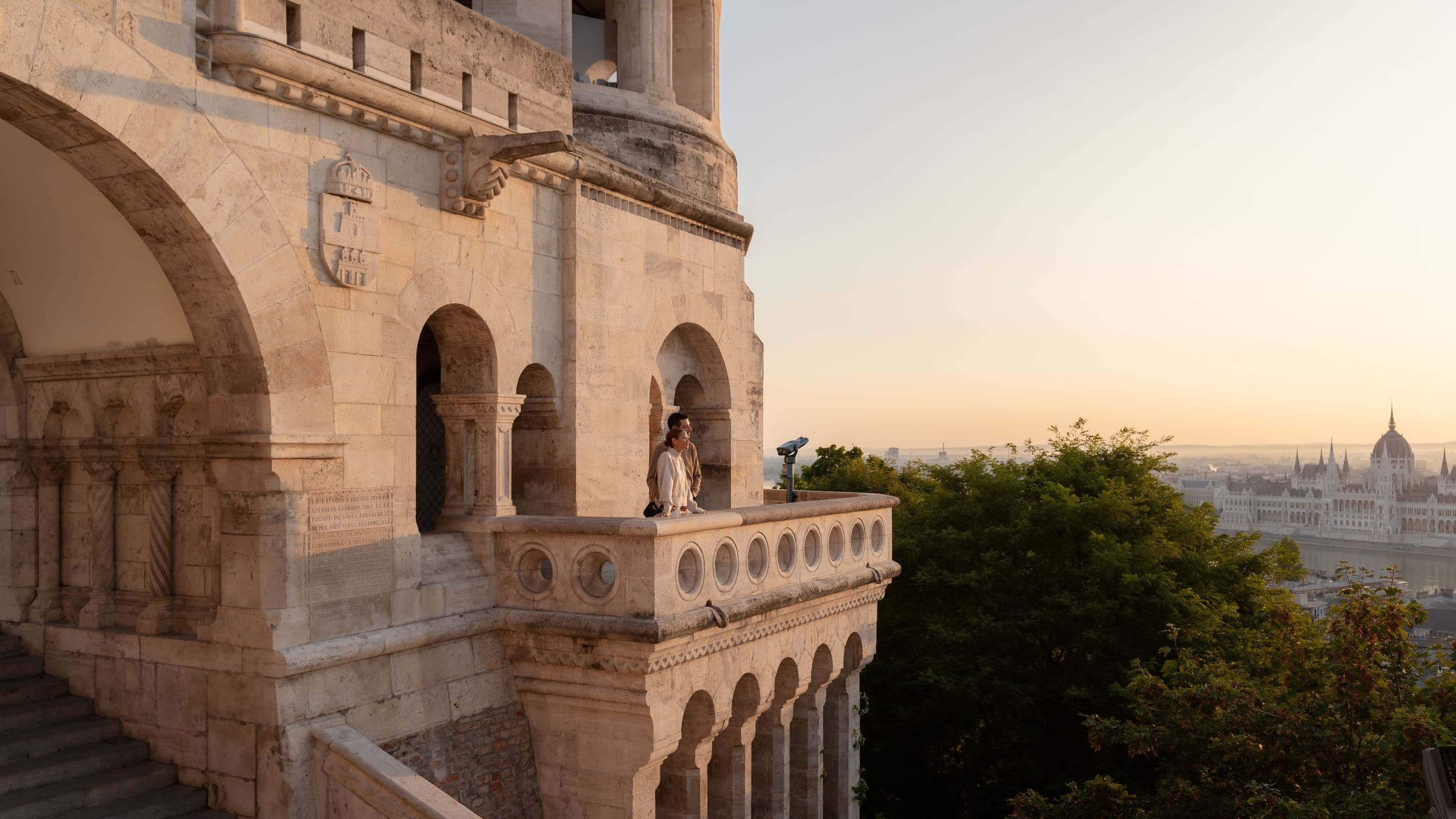 Párisi Udvar Hotel Budapest Couple On A Viewpoint In Budapest