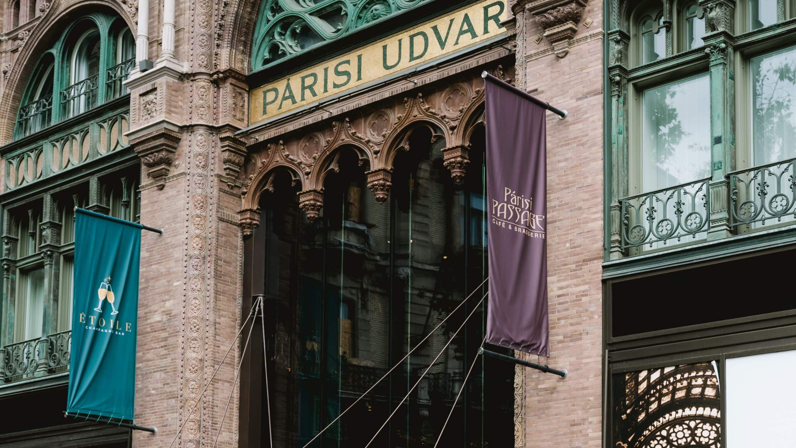 Párisi Udvar Hotel Budapest Couple Cycling In Front Of Parisi Udvar