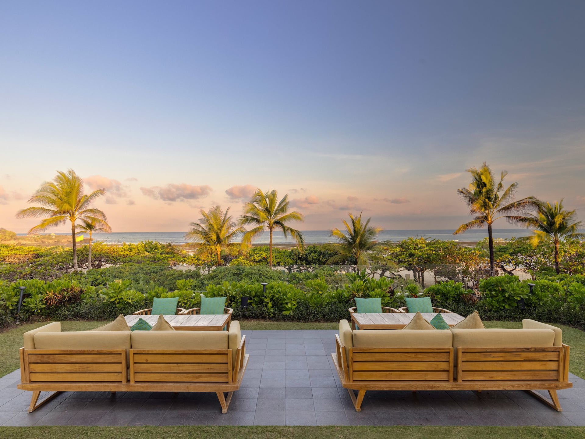 Grand Hyatt Bali Salsa Bar Sunset