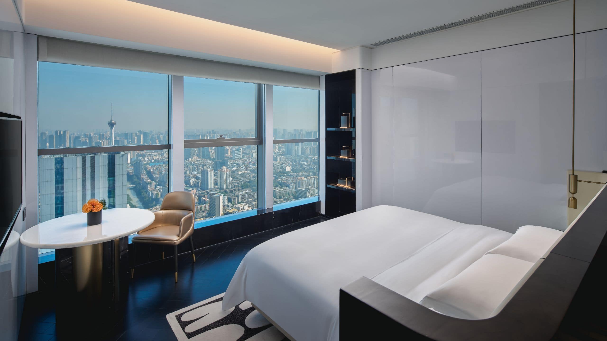 The Langbo Chengdu One King Bed Club Access Deluxe Lighthouse View