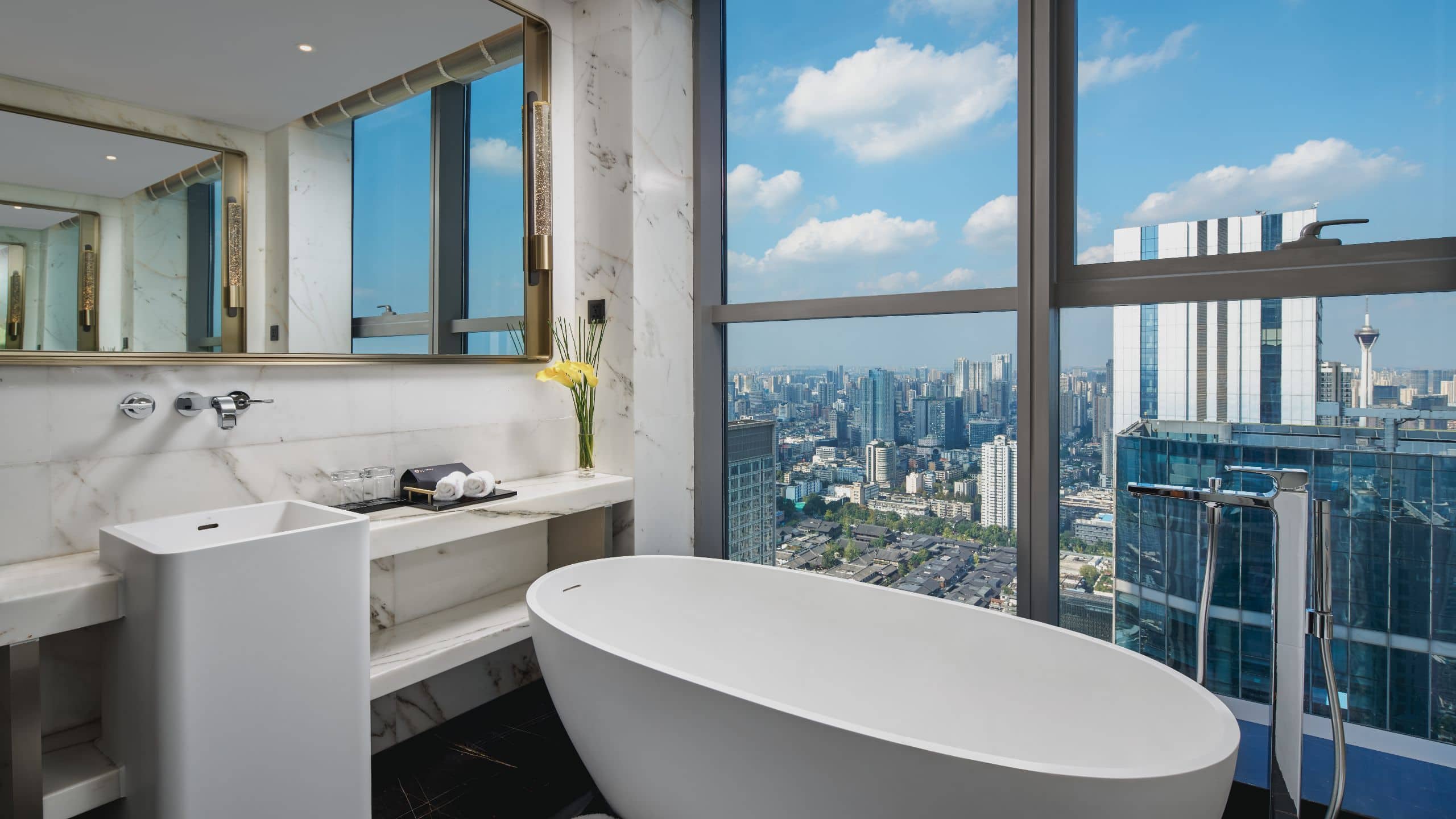 第 2，共 3 The Langbo Chengdu One King Bed Club Access Deluxe Taikool Vview