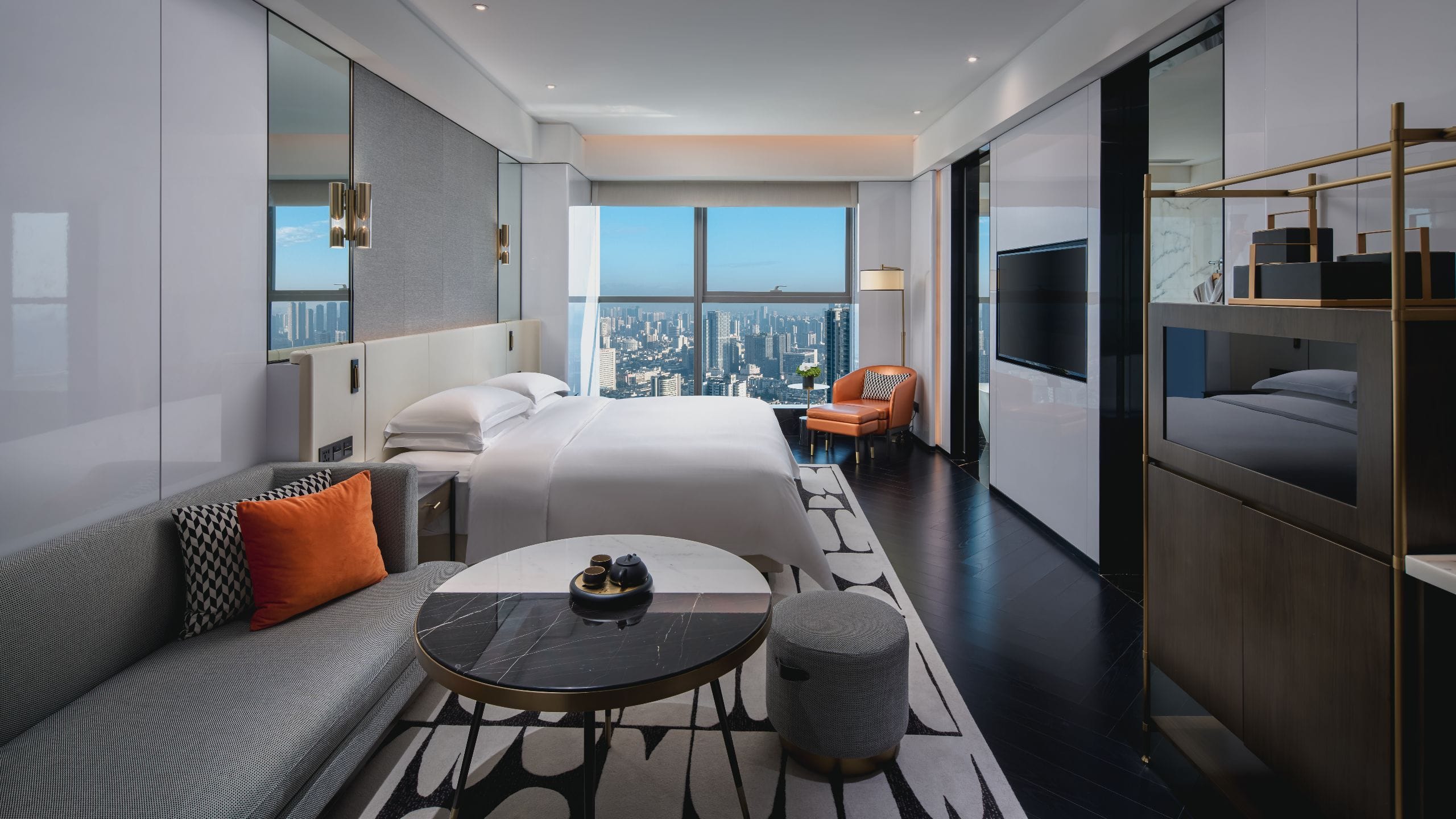 第 1，共 5 The Langbo Chengdu One King Bed Club Access City View