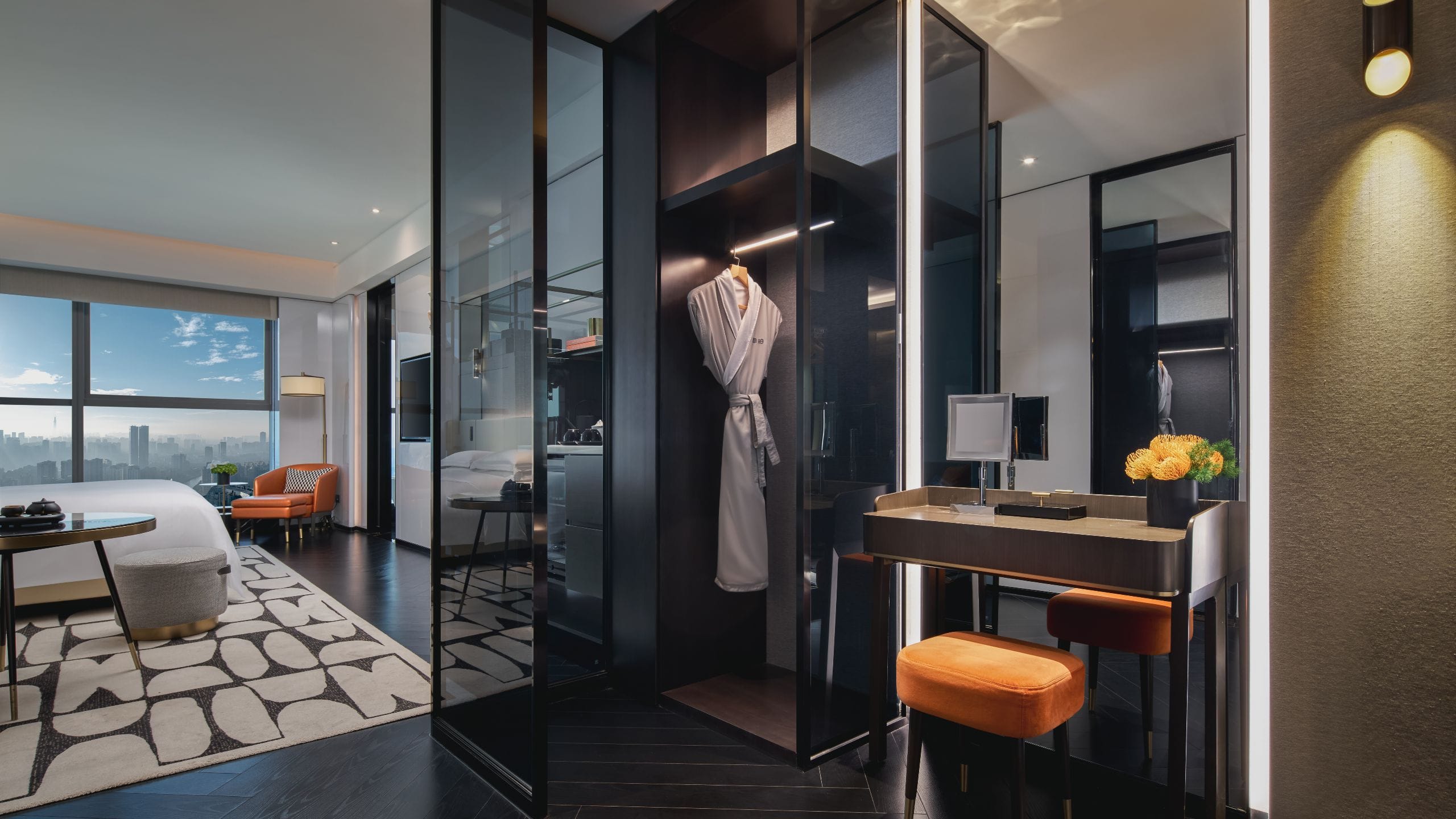 The Langbo Chengdu One King Bed Livingroom Closet