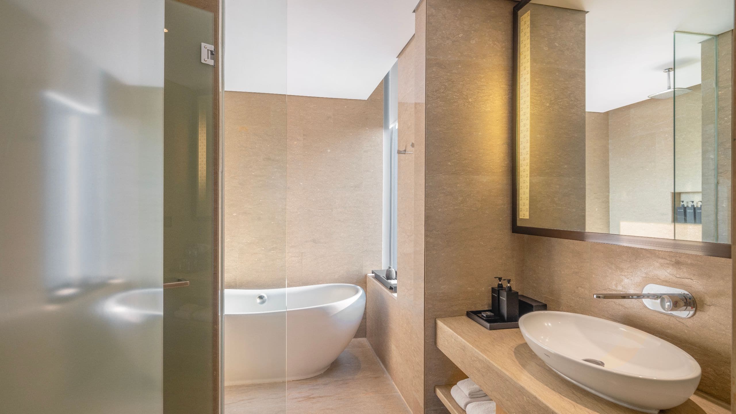 第 4，共 6 Alila Solo Deluxe Bathroom Bathtub