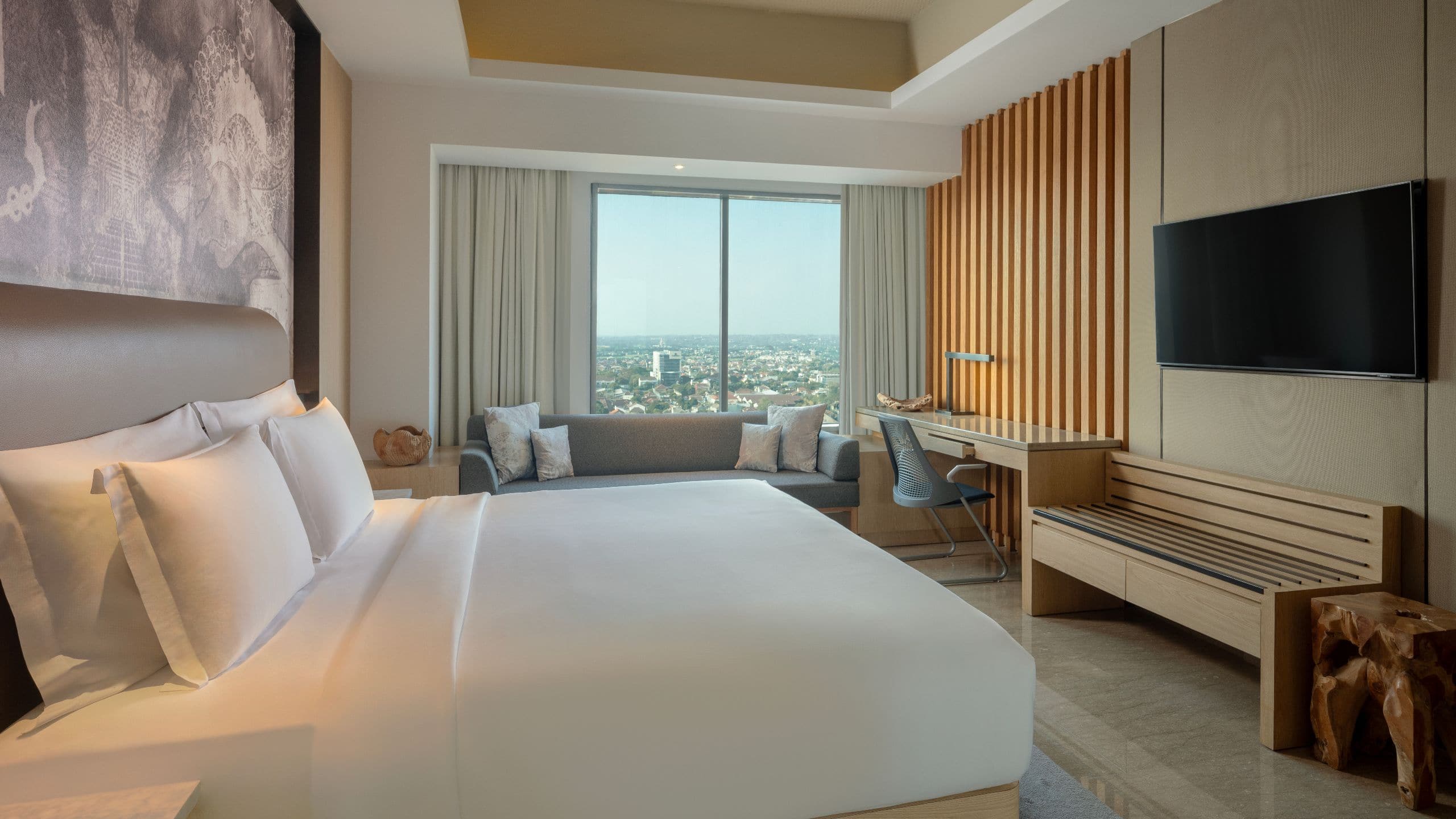 Alila Solo Deluxe King Guestroom Desk Area