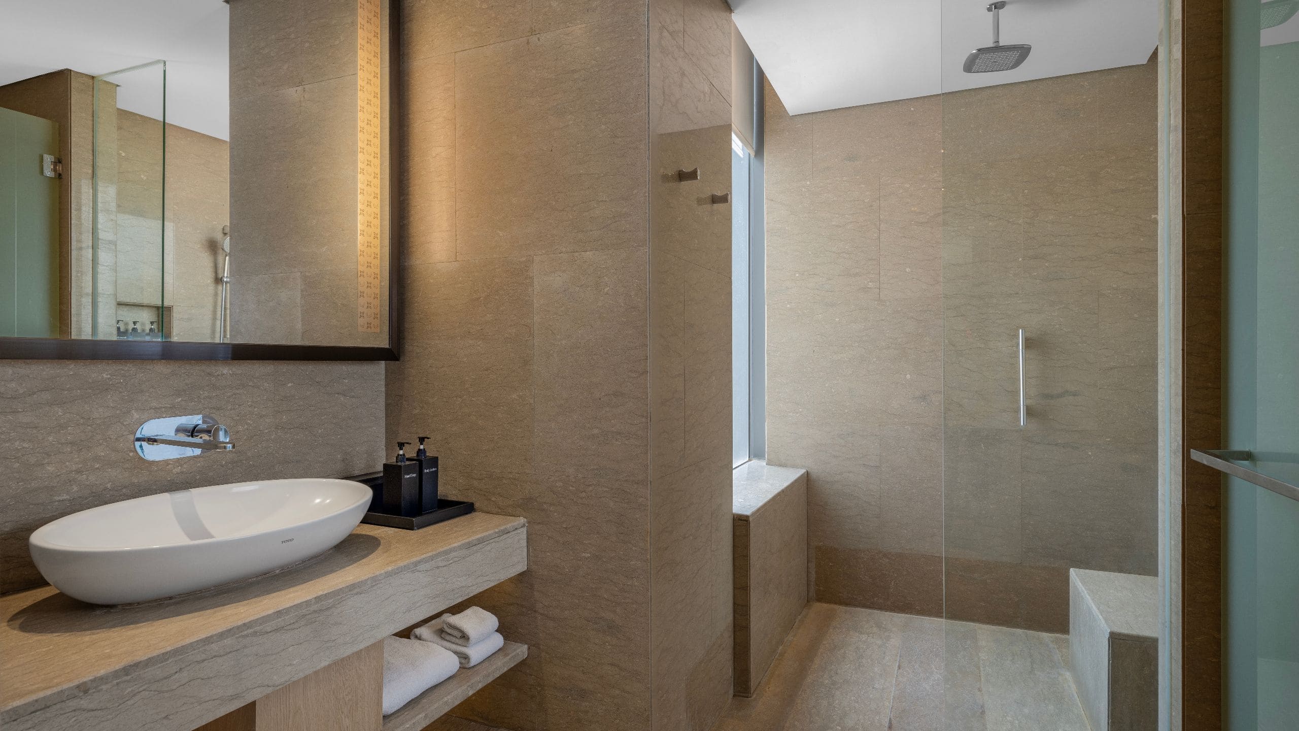 第 3，共 4 Alila Solo Bathroom Shower