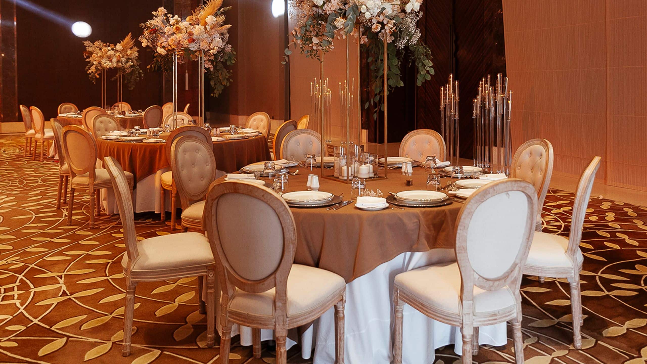1 من 3 Park Hyatt Abu Dhabi Hotel and Villas Wedding Reception Dining Tables