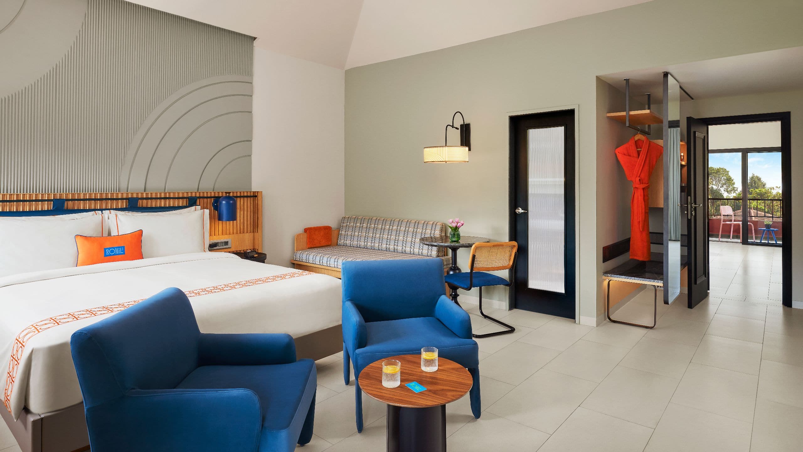 3 de 5 Ronil Goa Interconnecting Suite Bedroom