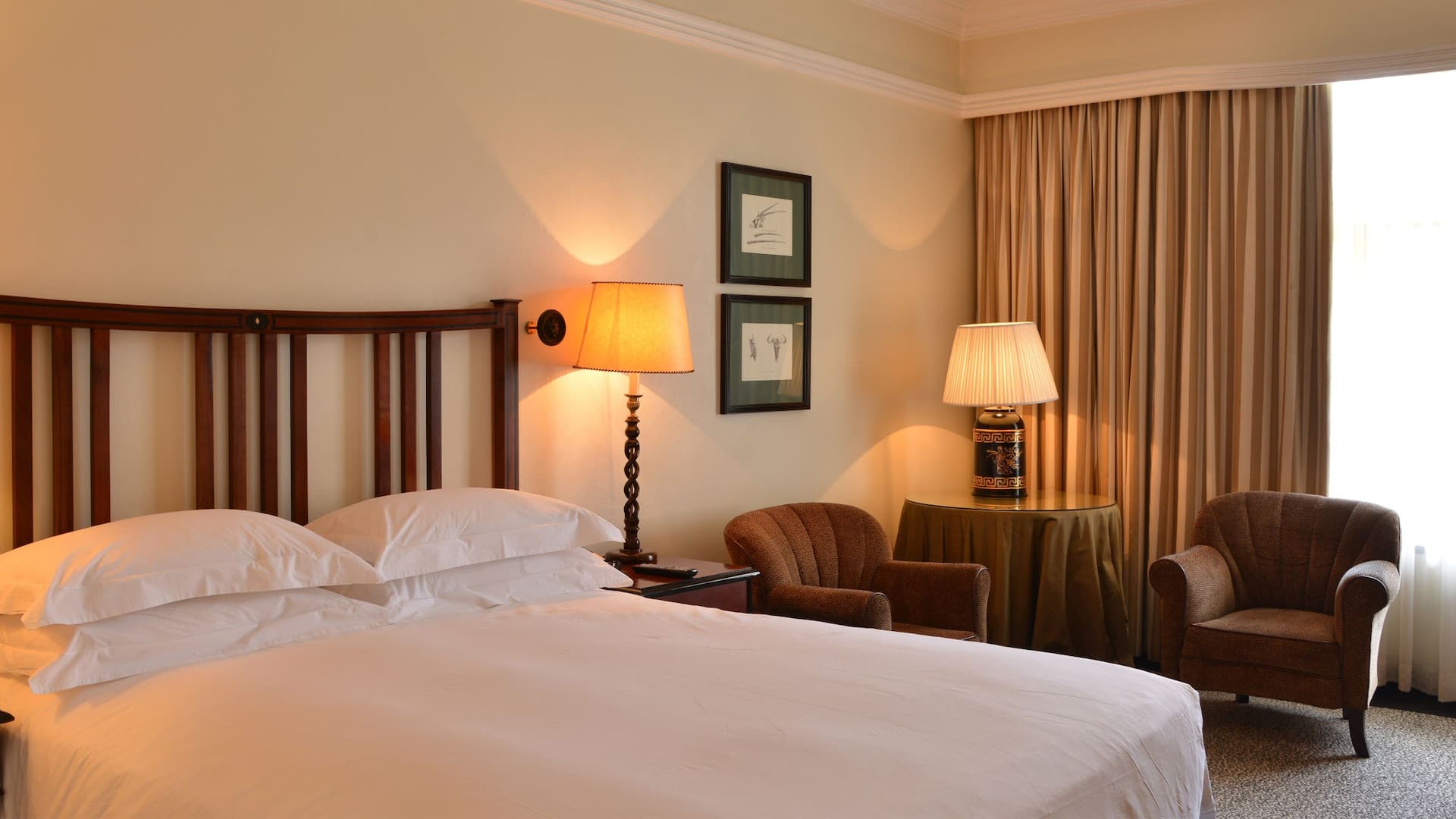 Meikles Hotel Guestroom Bed Seating