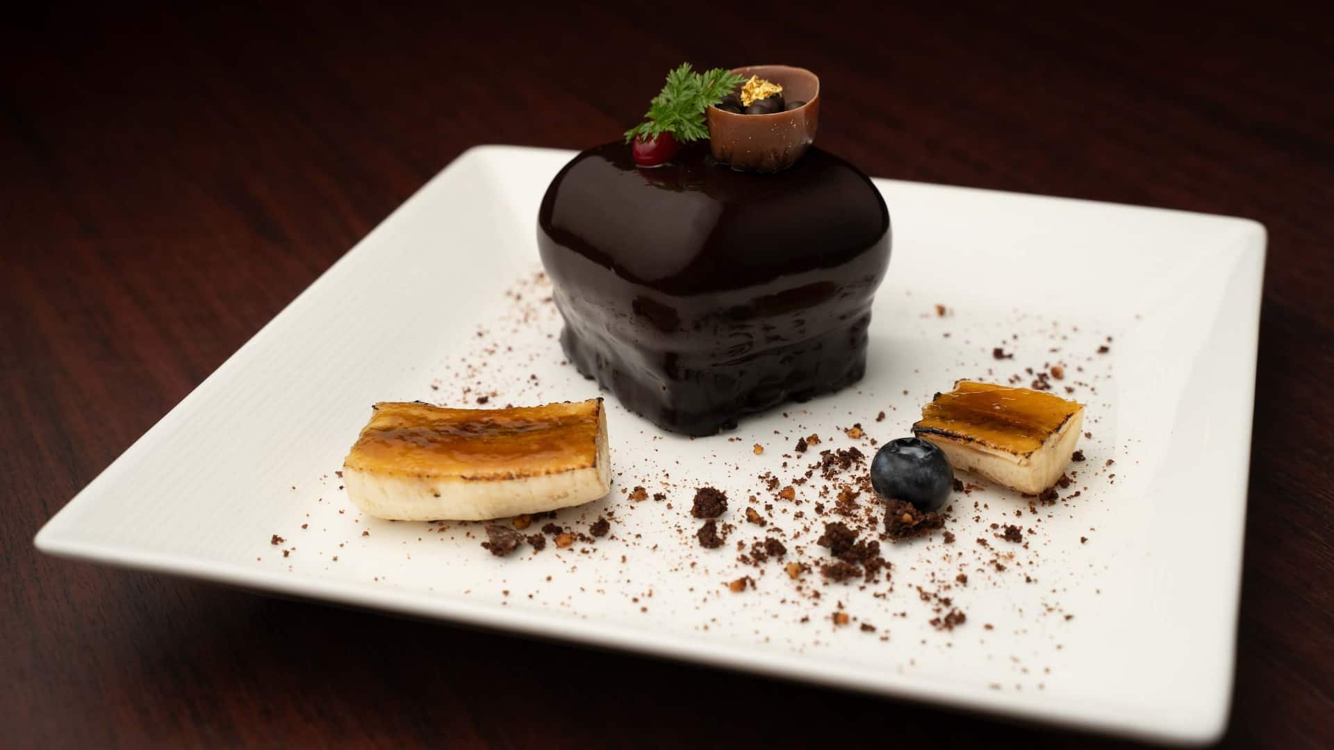 Hyatt Regency Hakone Resort and Spa Living Room Chocolate Banana Cake