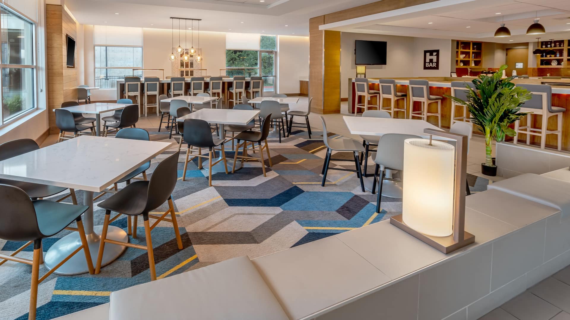 Hyatt House Salt Lake City/Downtown Lobby Dining Area