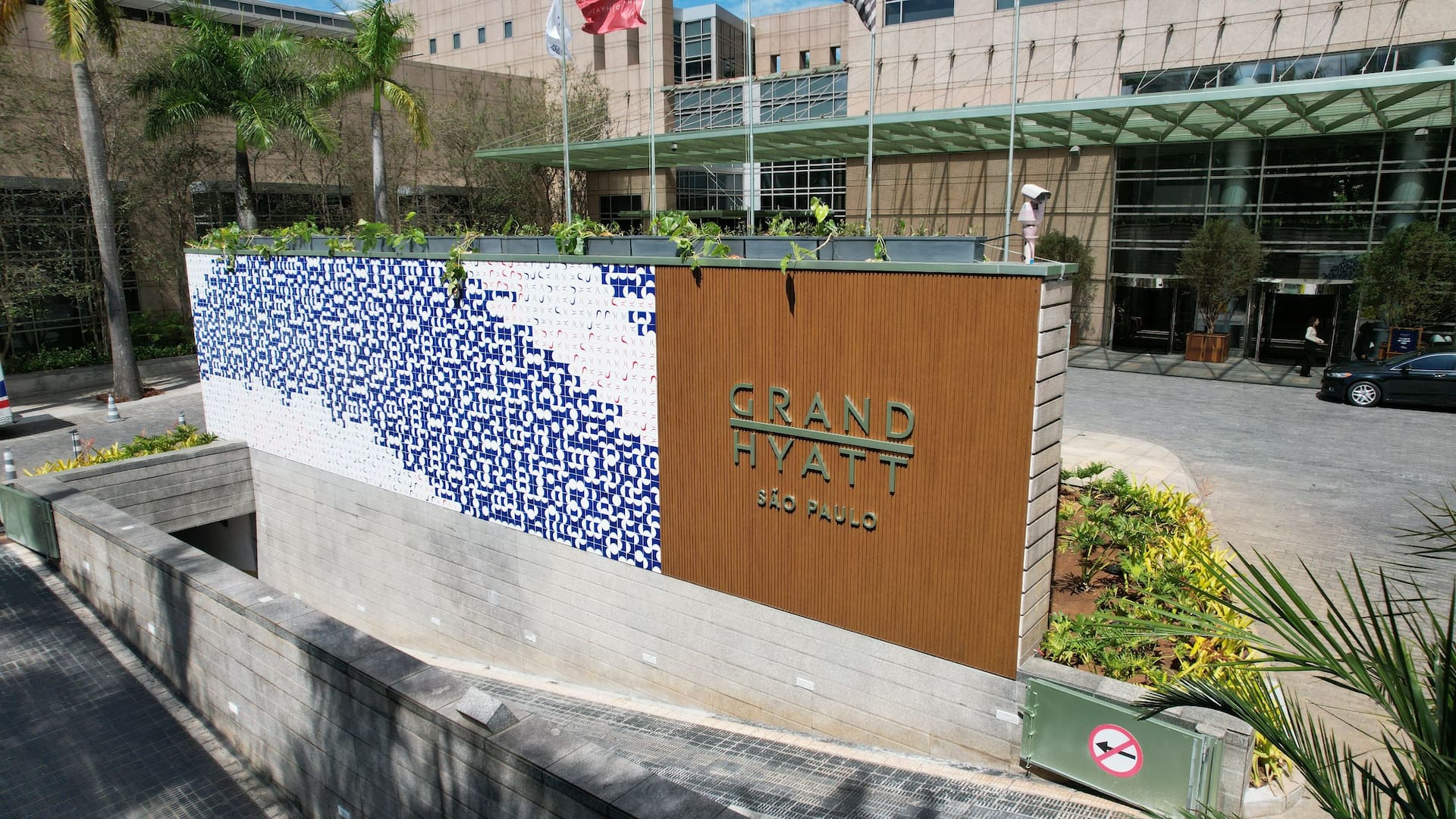 Grand Hyatt São Paulo Hotel Signage Daytime