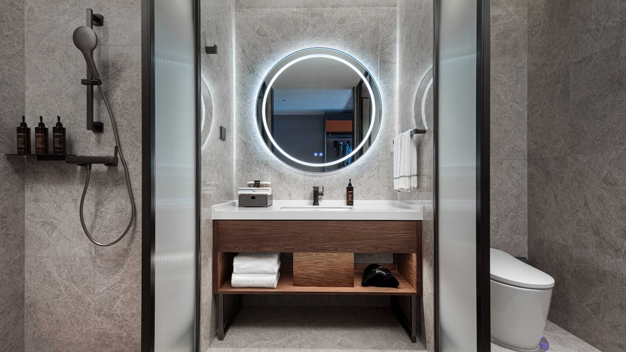 Superior King Bathroom