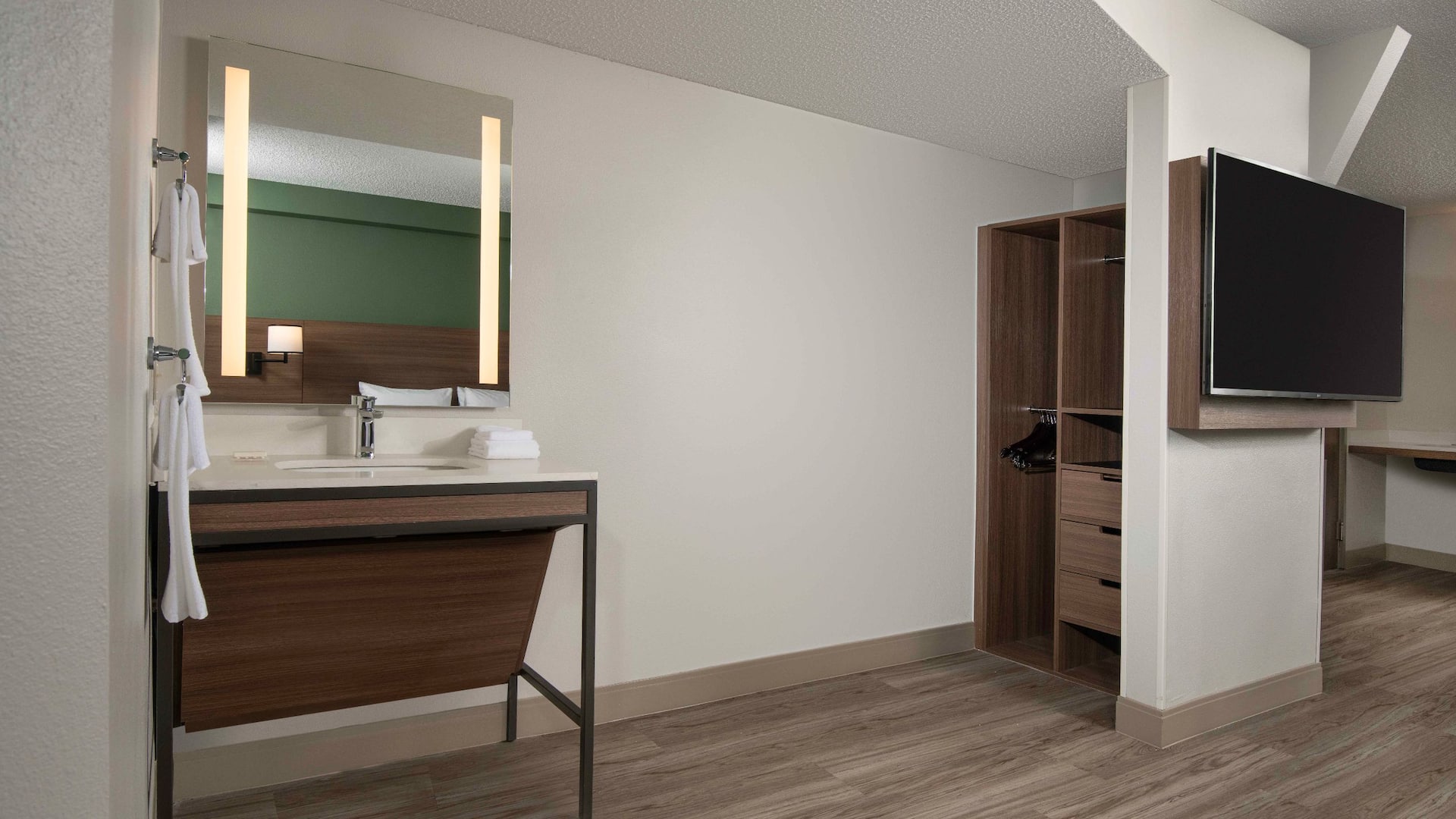 Hyatt Place Denver-South/Park Meadows ADA Vanity Wardrobe