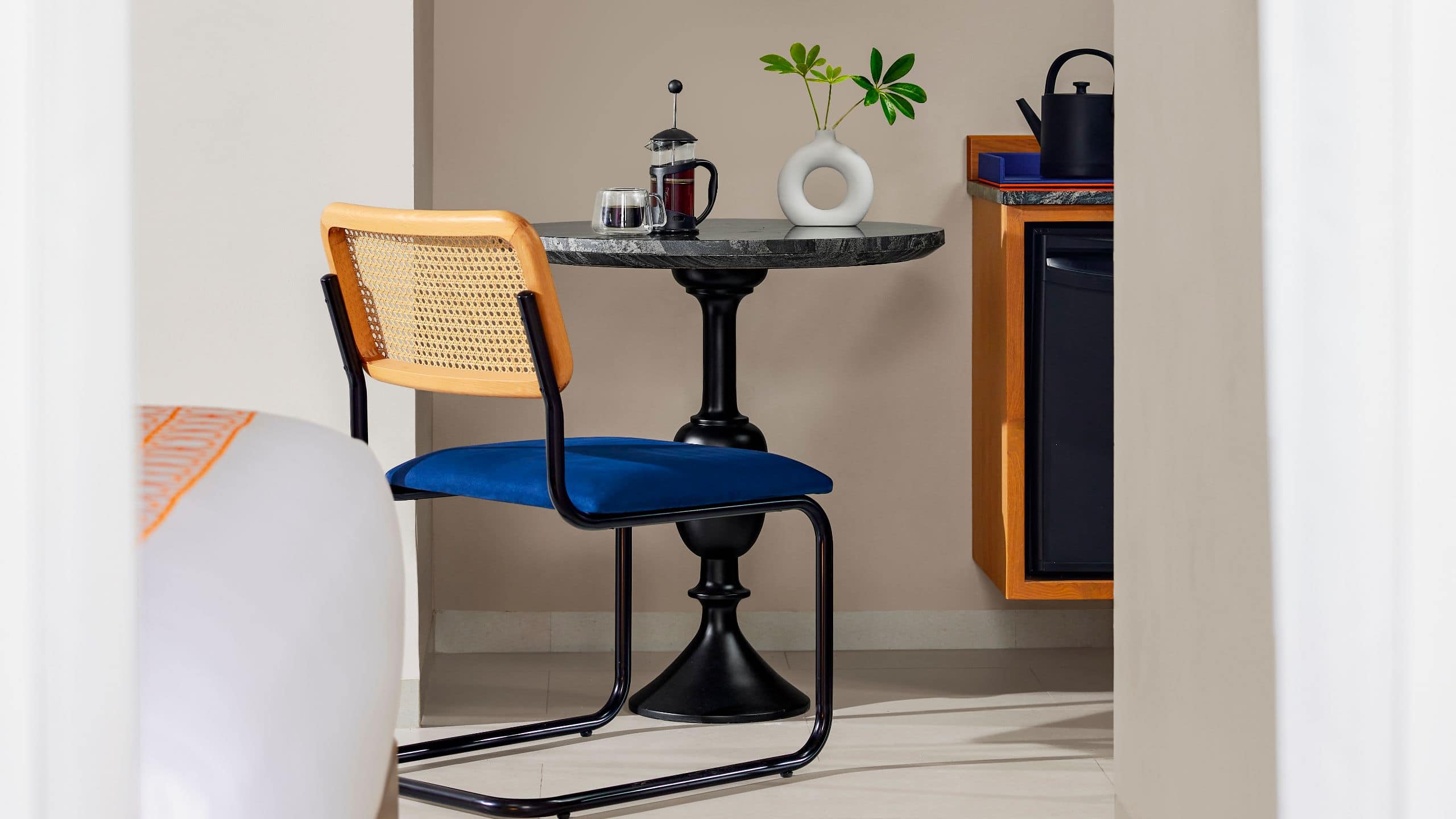 Ronil Goa King Room Seating