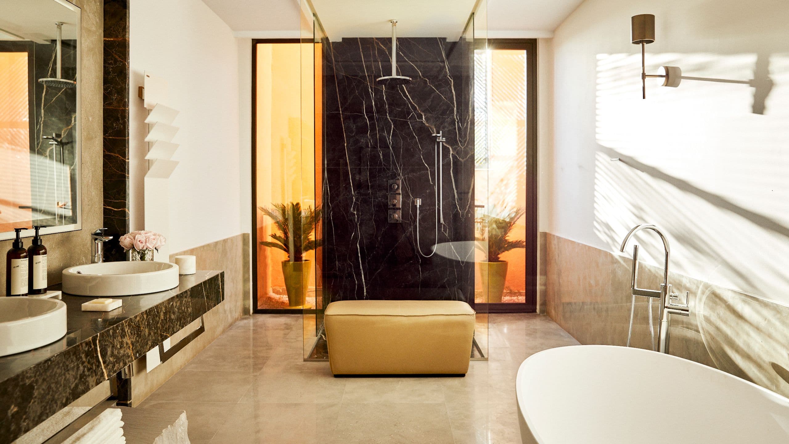 4 de 5 Park Hyatt Marrakech King Bathroom Shower Bathtub