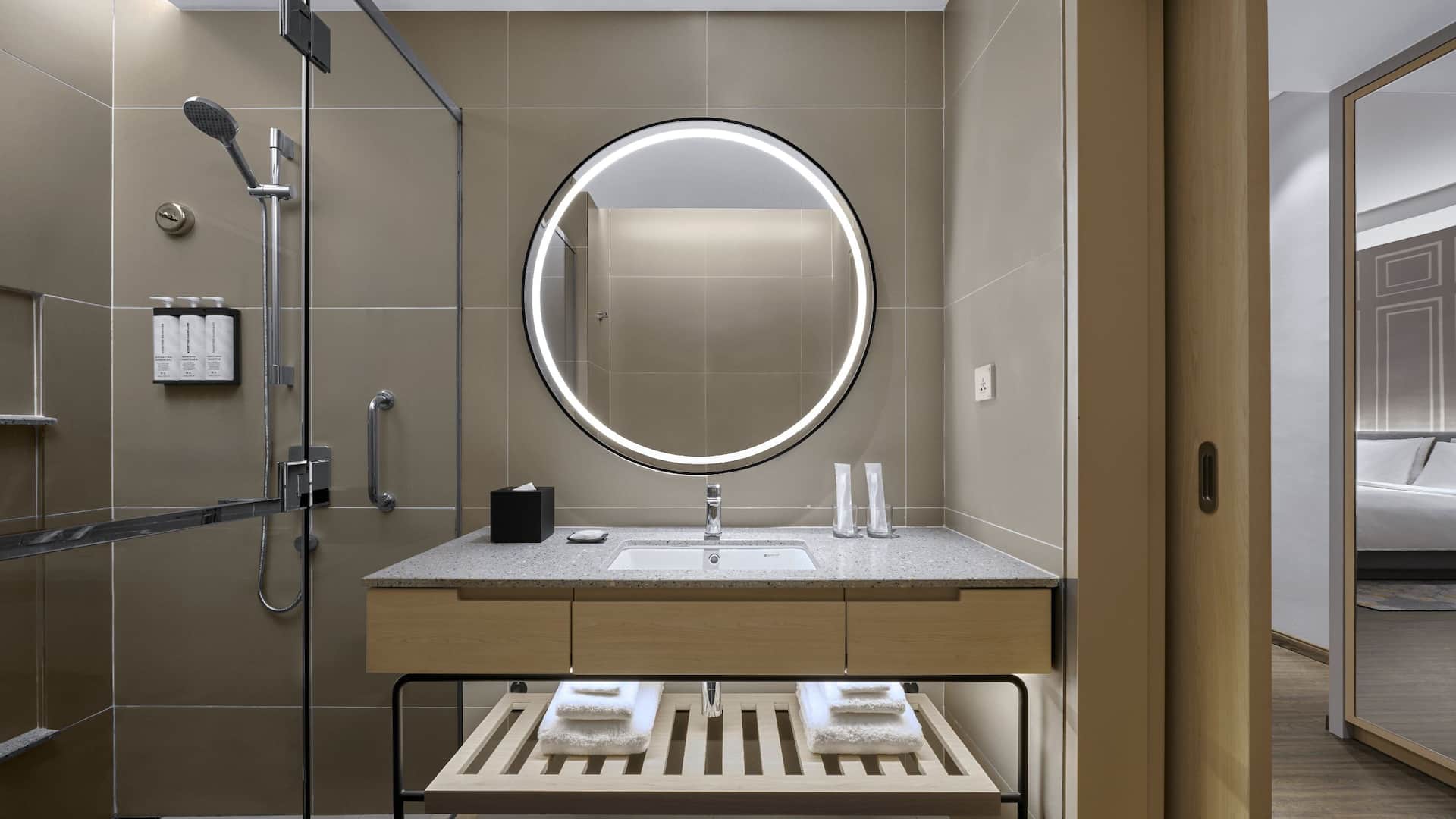 2 de 2 Hyatt Place Kuala Lumpur Bukit Jalil Bathroom