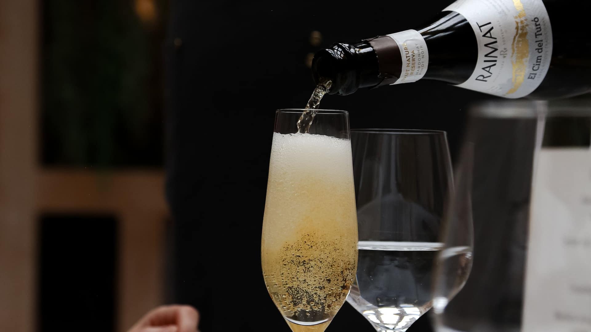 Hyatt Regency Hesperia Madrid Champagne Pour