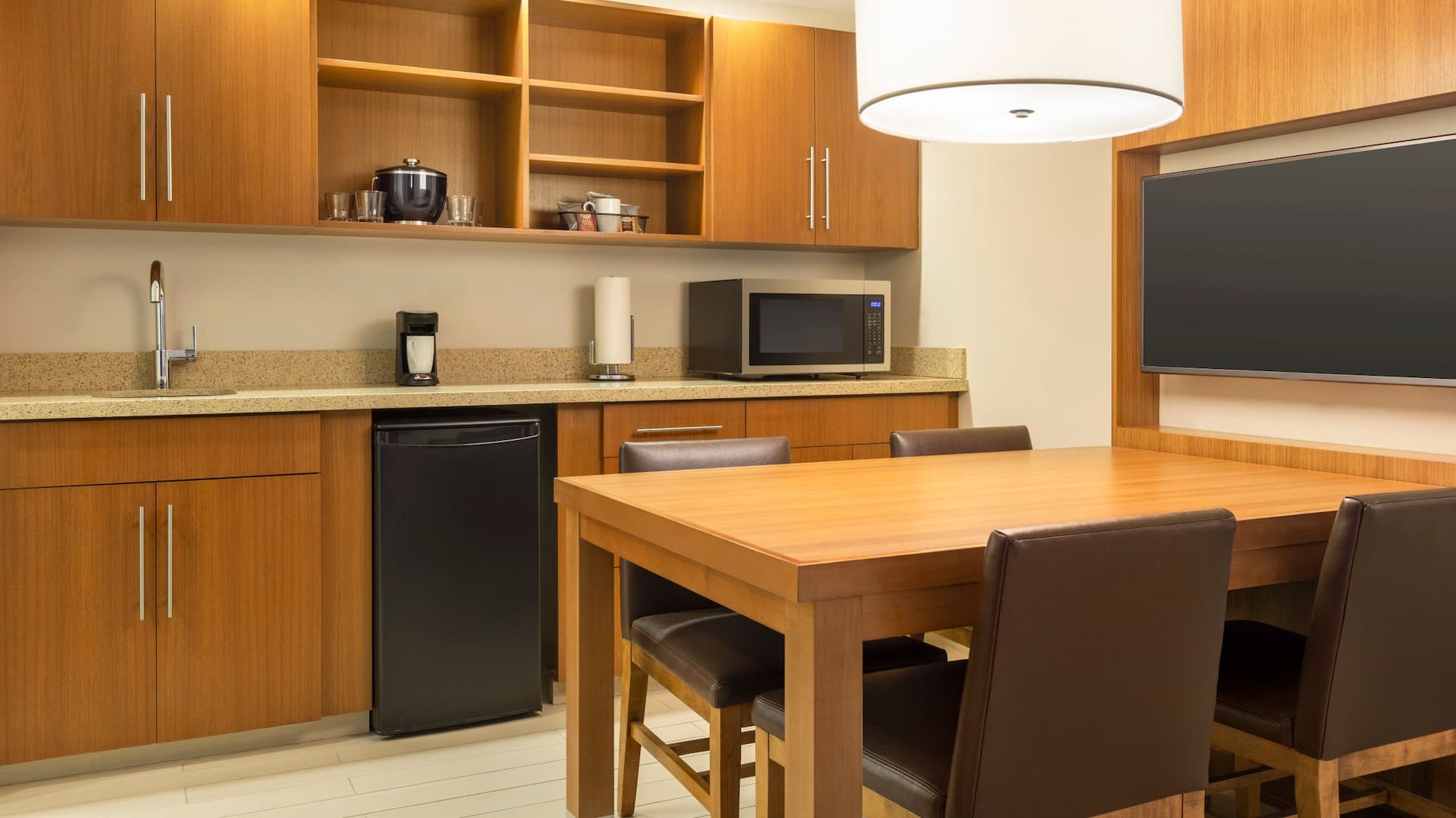 第 2，共 6 Hyatt Place Columbia/Downtown/The Vista King Bed One Bedroom Suite Kitchen