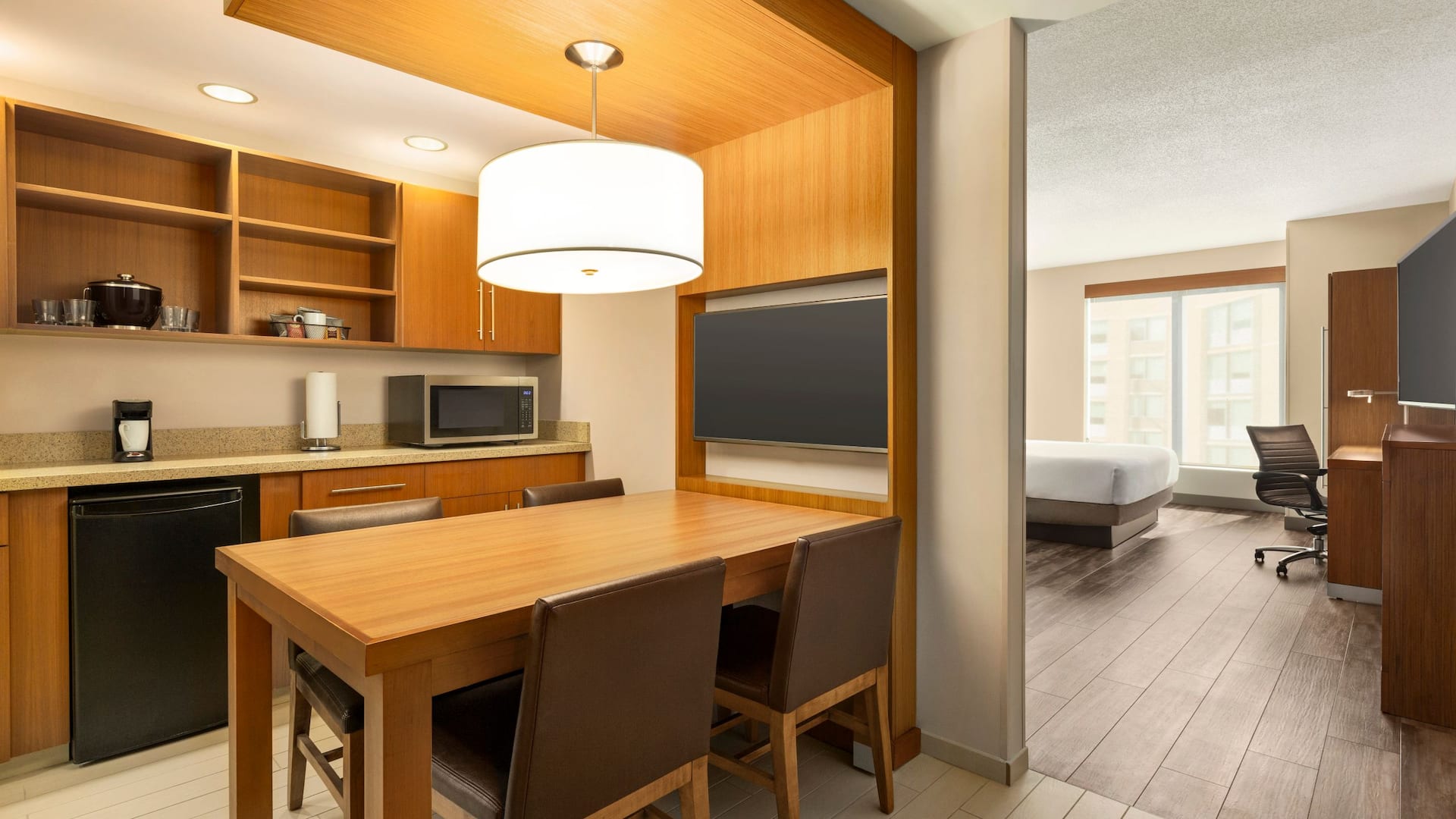 Hyatt Place Columbia/Downtown/The Vista King Bed One Bedroom Suite Kitchen Walkway