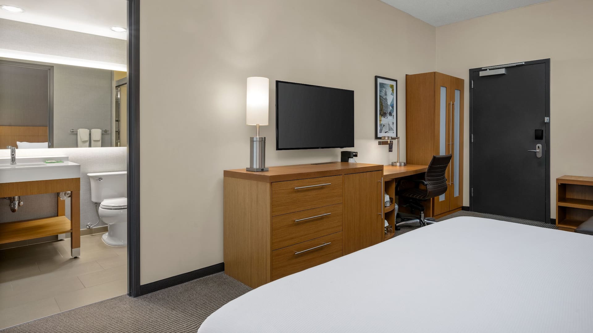 Hyatt Place Iowa City Downtown King Room Desk And Tv