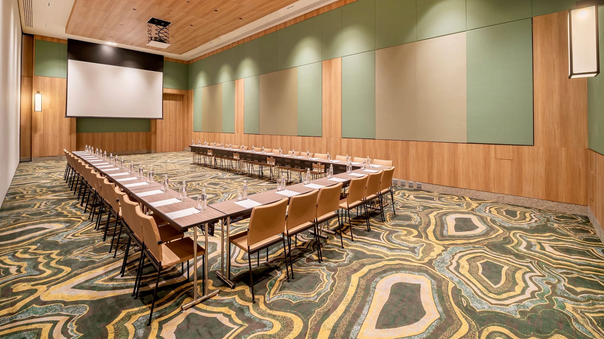 7 of 8 Grand Hyatt São Paulo Vanguard Three U Shape