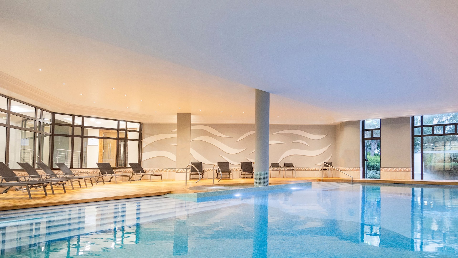 Hyatt Regency Thessaloniki Indoor Swimming Pool Deck Chairs