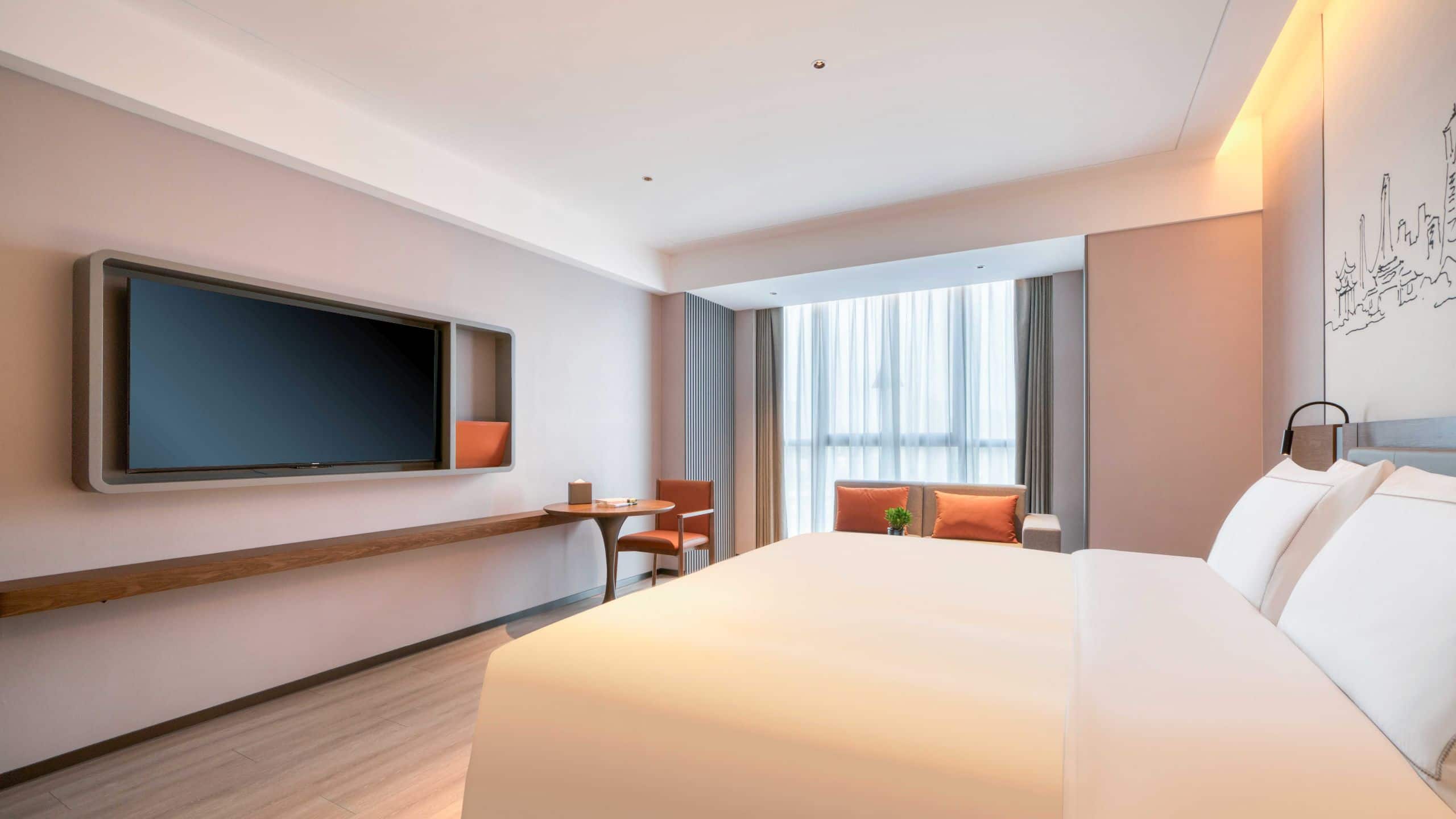 4 of 7 UrCove Hangzhou North Grand Canal Business Deluxe King Window