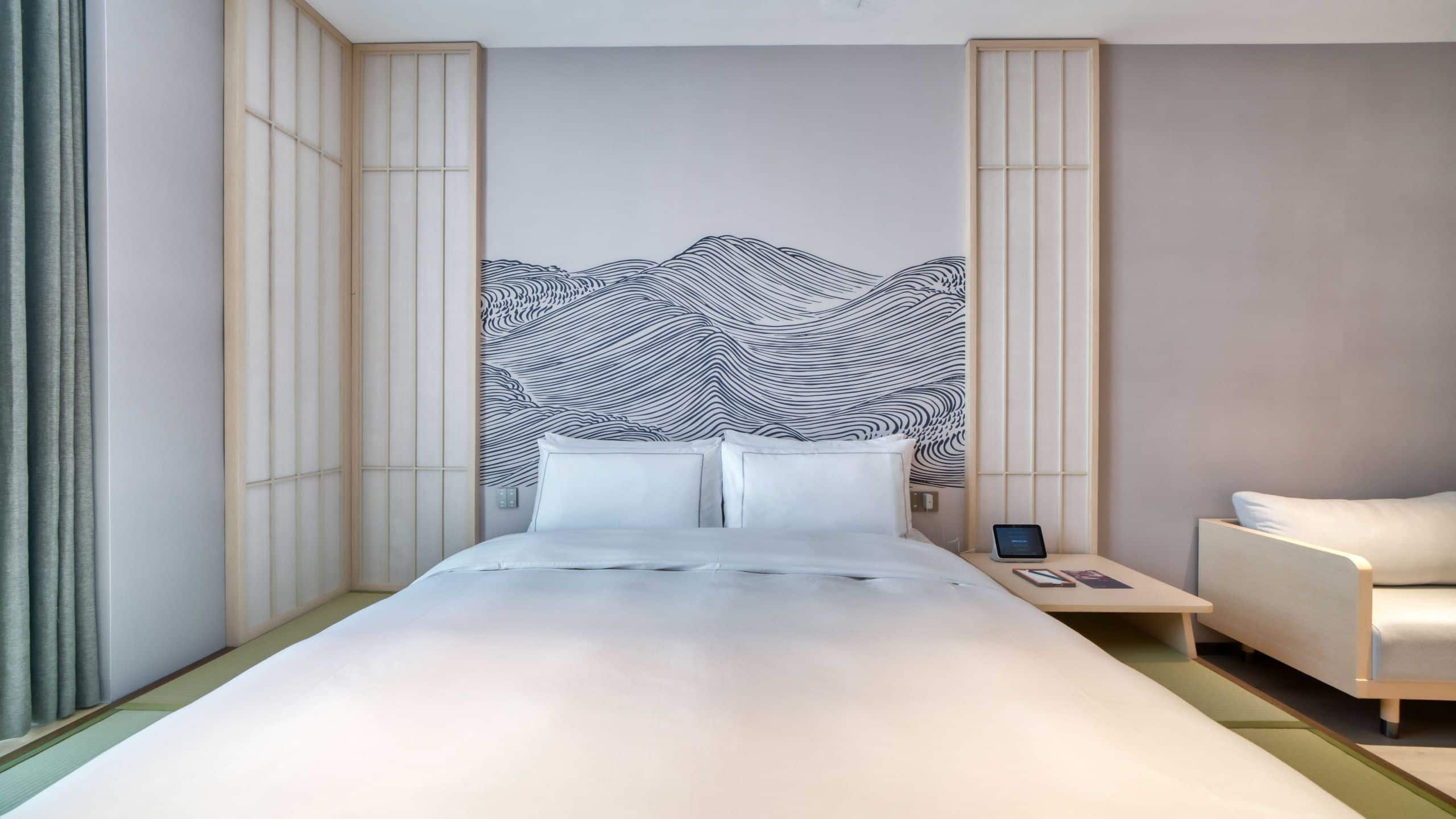 2 of 4 UrCove Hangzhou North Grand Canal Tatami Queen Bed Detail