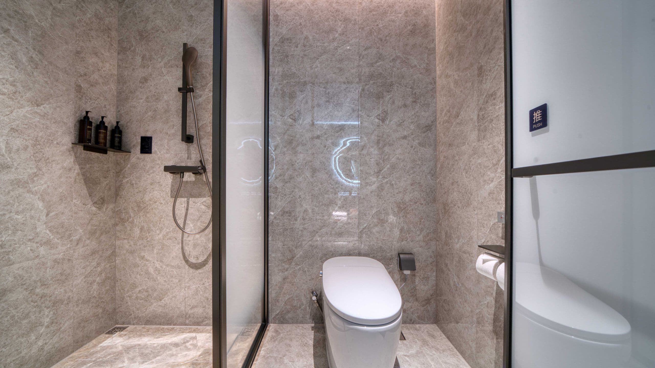 5 of 6 UrCove Hangzhou North Grand Canal Tatami Bathroom Toilet