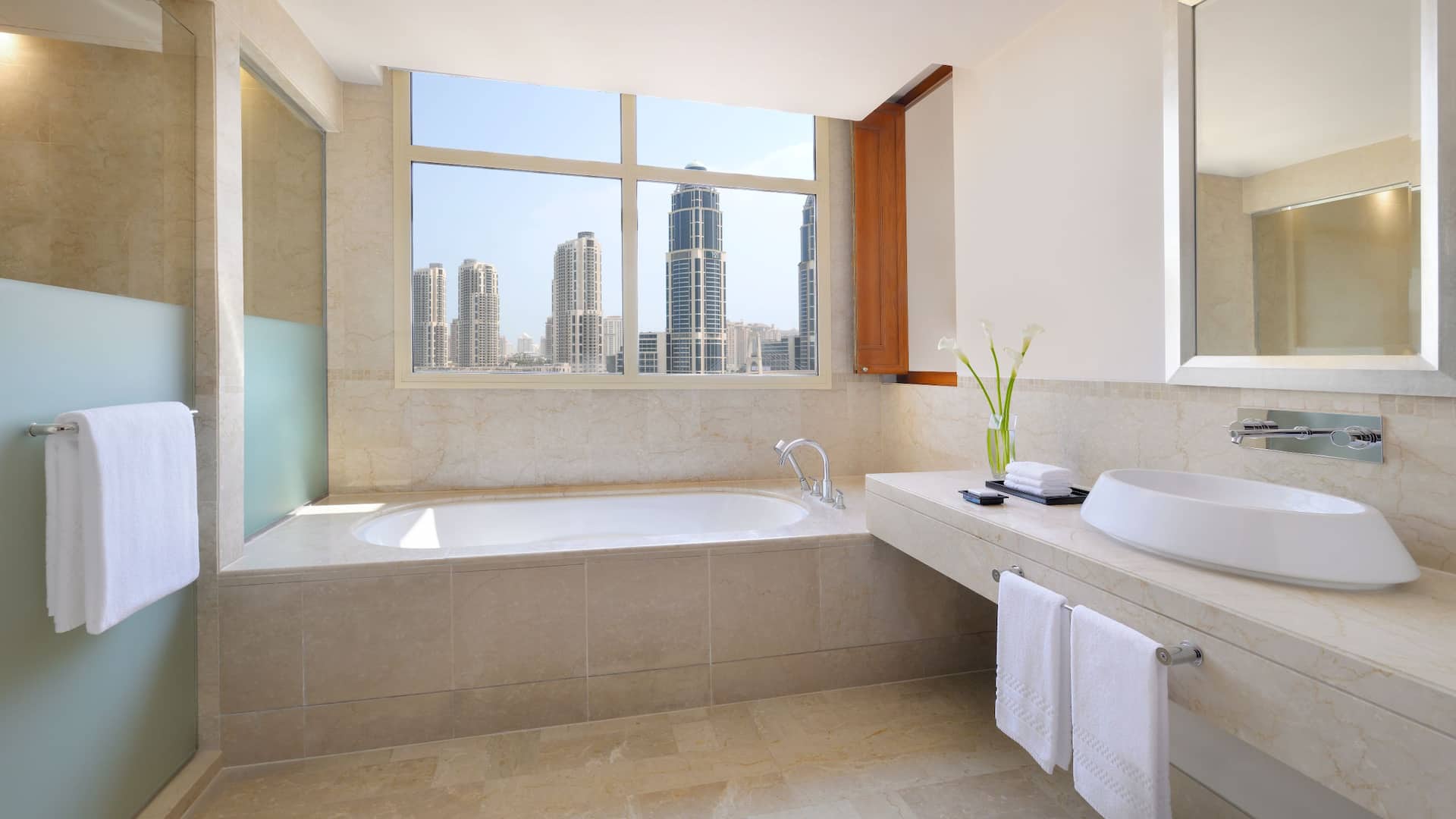 Grand Hyatt Doha Hotel & Villas Grand Executive Suite Bathroom