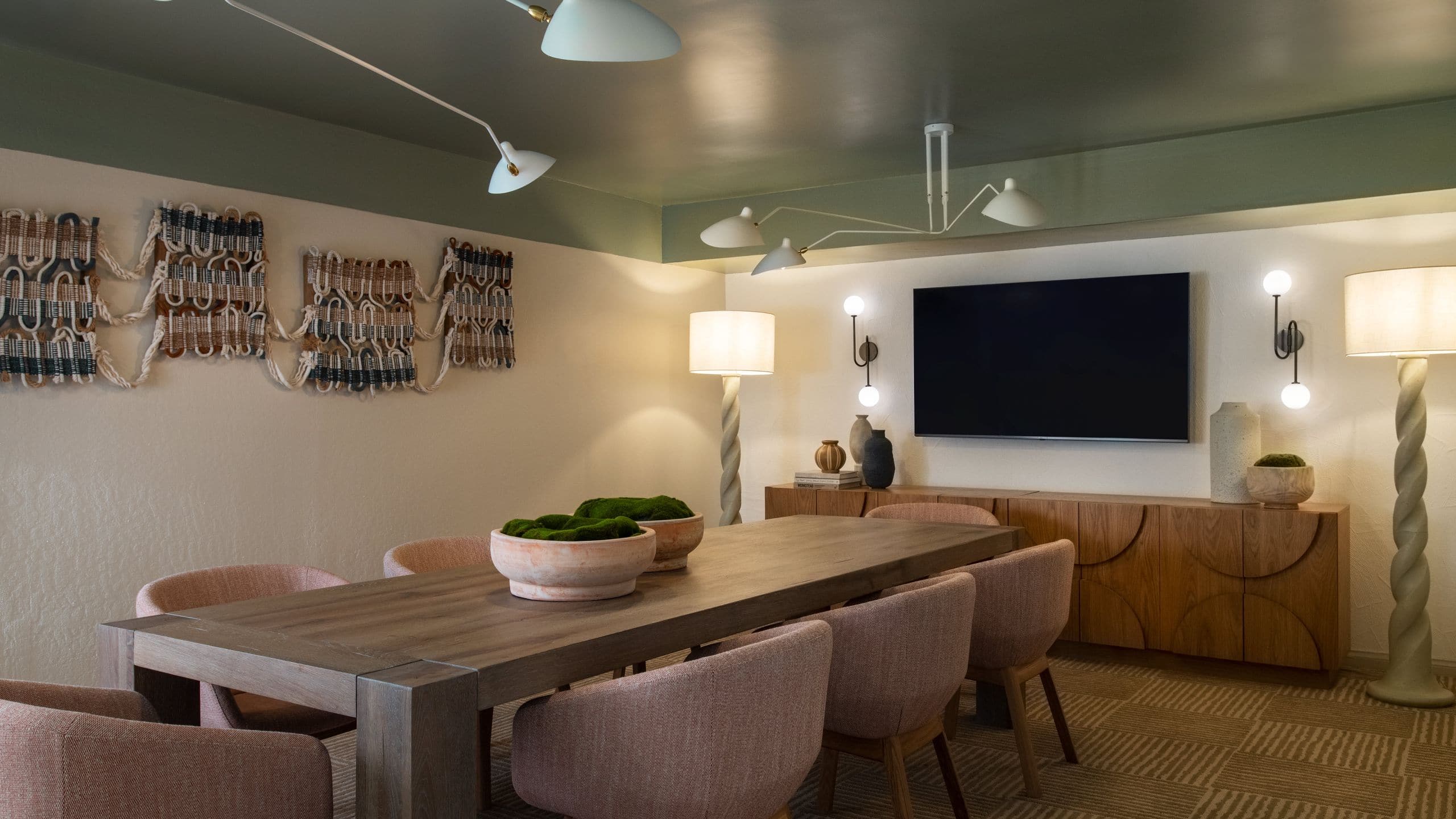 Hotel Avante Whistling Valley Suite Dining Table