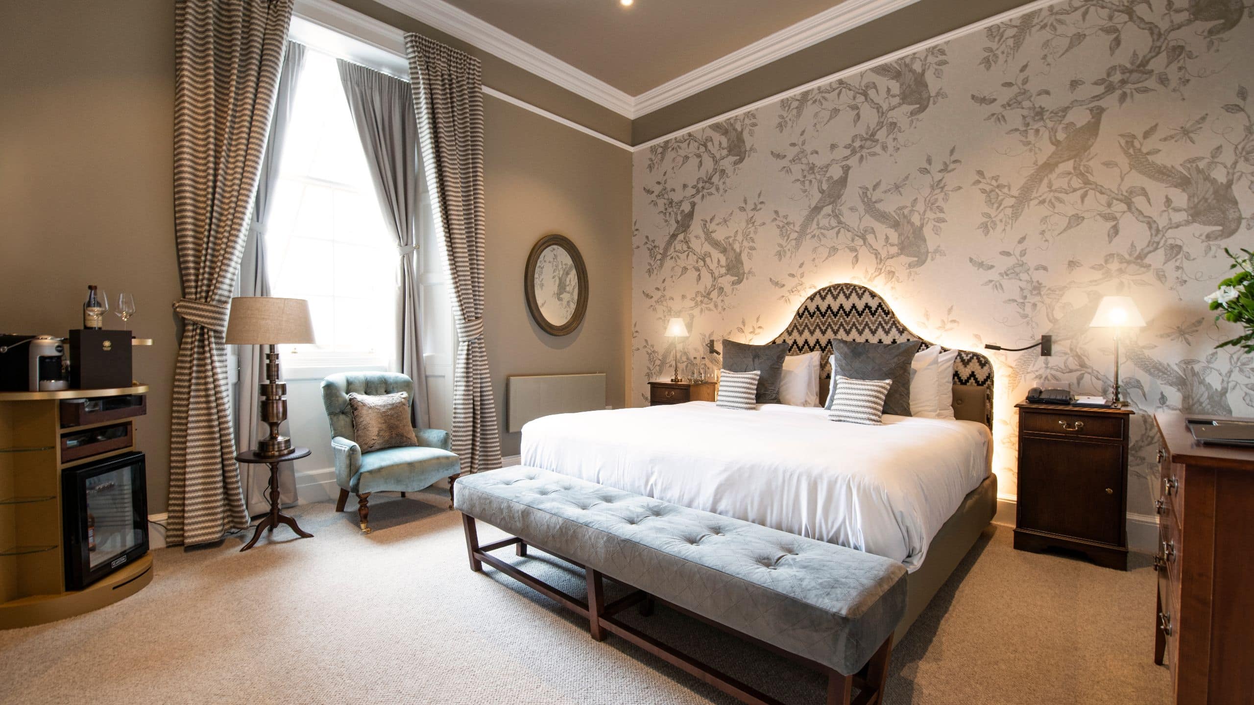 第 1，共 4 SCHLOSS Roxburghe King Bed Castle Deluxe Guestroom